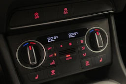 Valkoinen Audi Q3 2015 kuva 21.