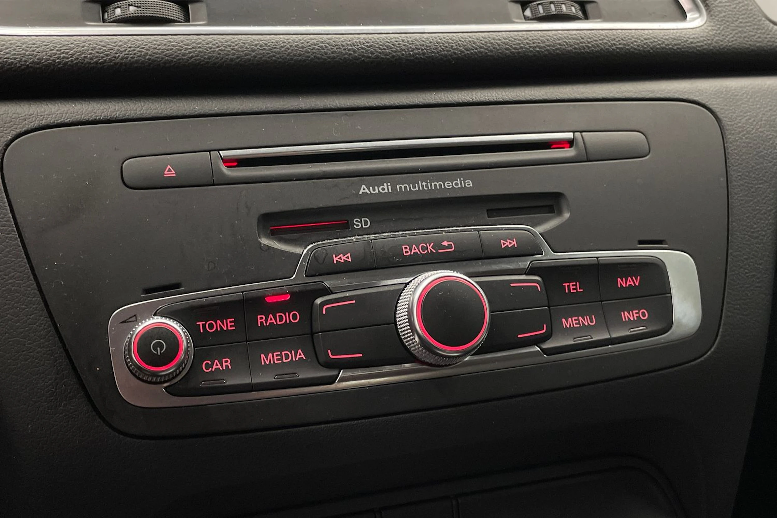 Valkoinen Audi Q3 2015 kuva 22.