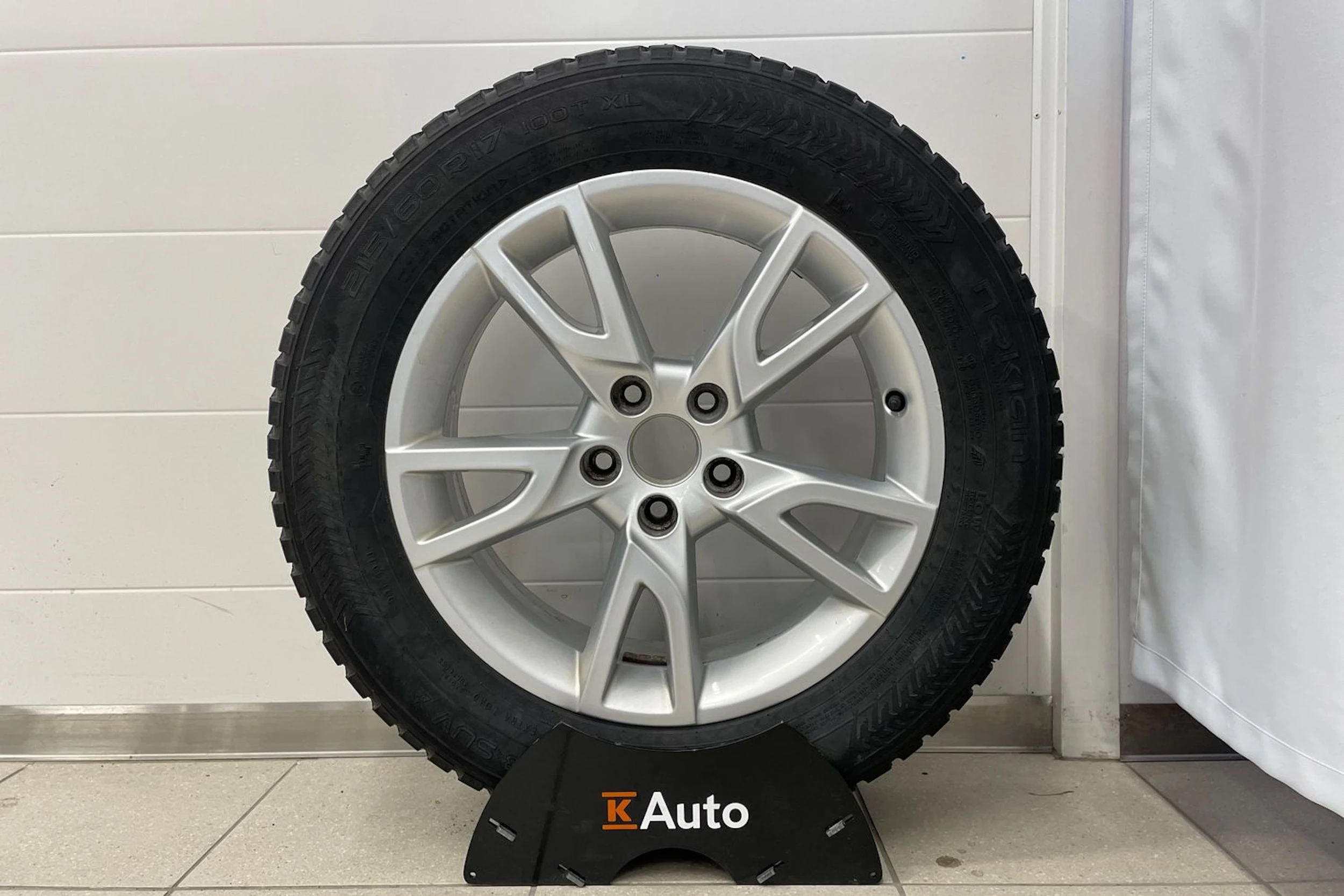 Valkoinen Audi Q3 2015 kuva 27.