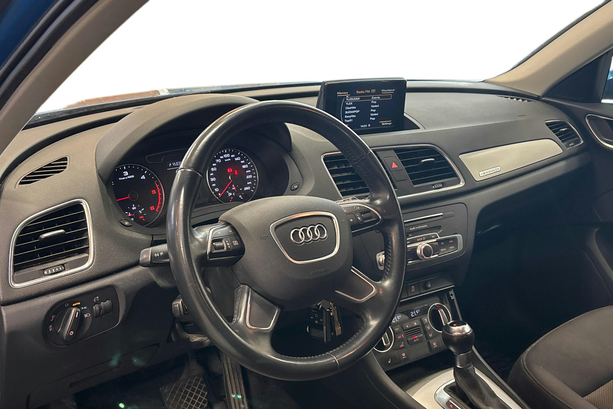 sininen Audi Q3 2015 kuva 3.