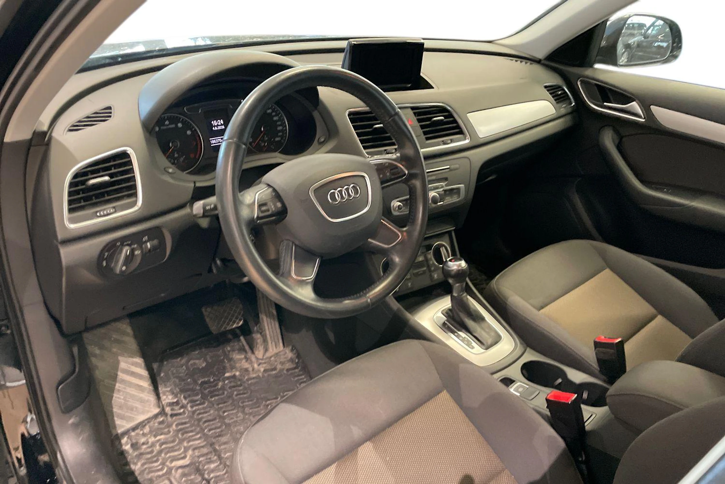 Musta Audi Q3 2015 kuva 3.