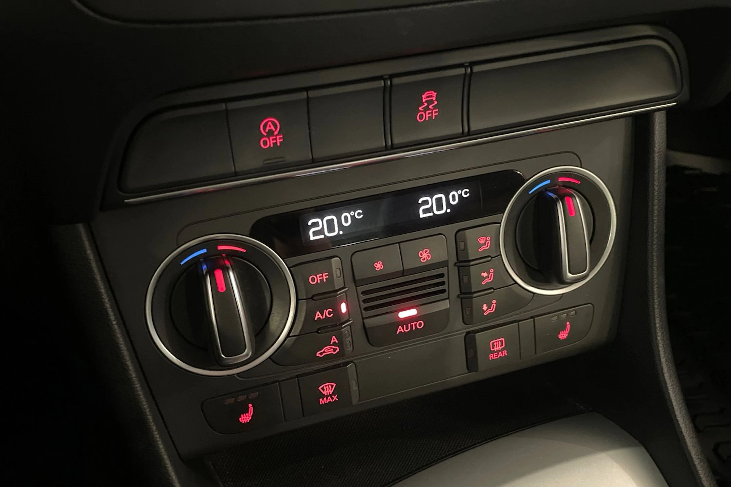 Musta Audi Q3 2015 kuva 12.