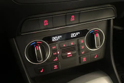 Musta Audi Q3 2015 kuva 12.