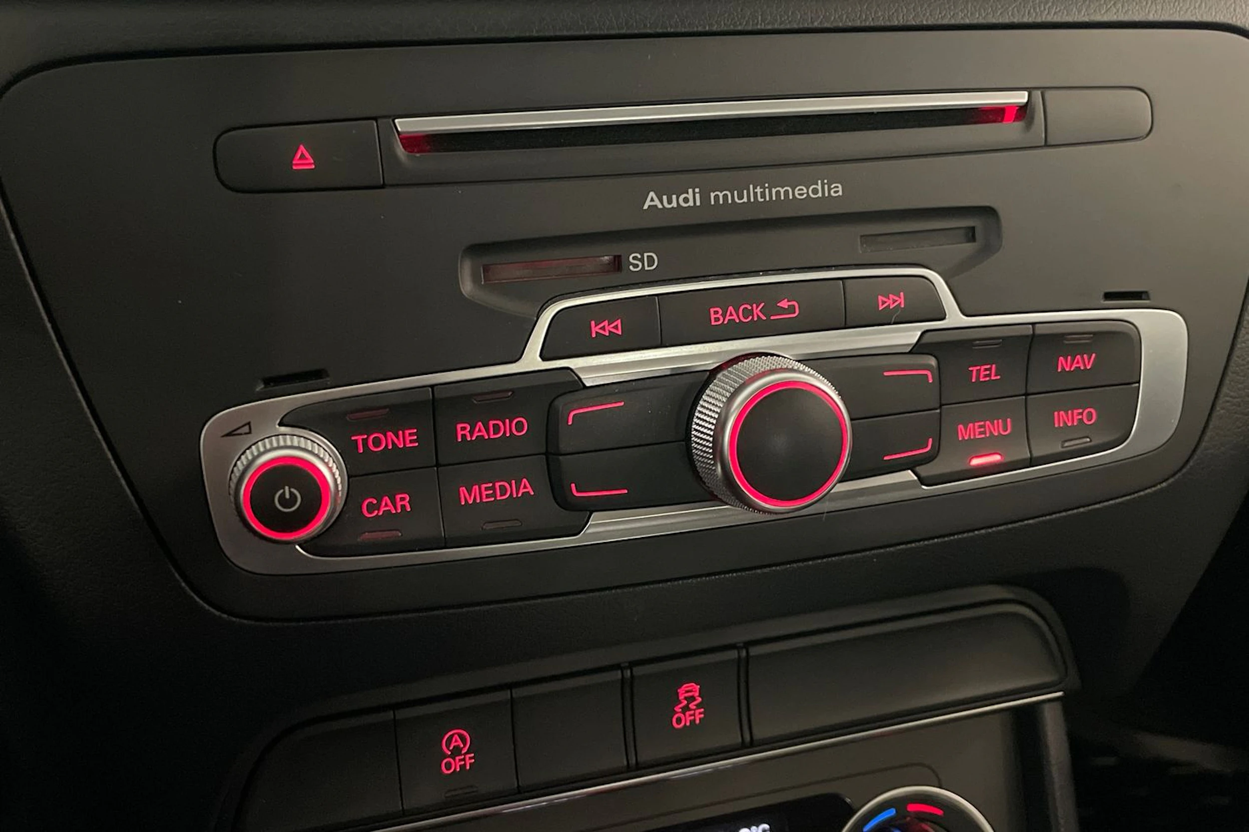 Musta Audi Q3 2015 kuva 13.