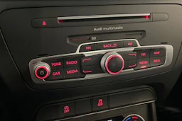 Musta Audi Q3 2015 kuva 13.