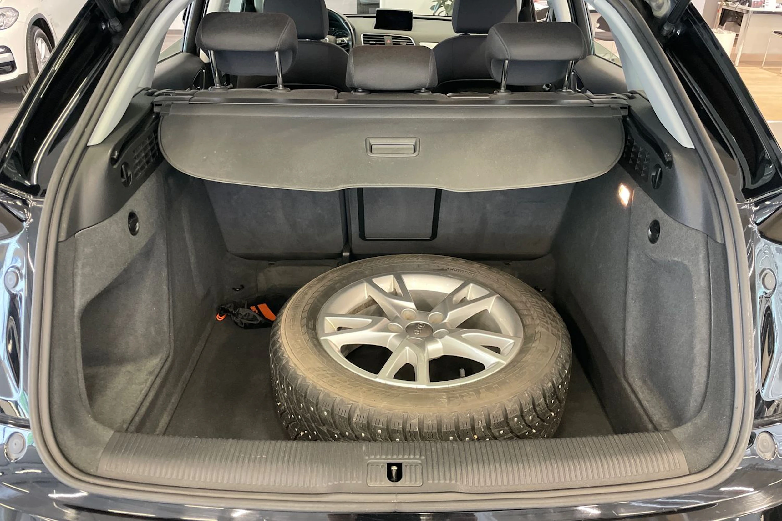 Musta Audi Q3 2015 kuva 18.