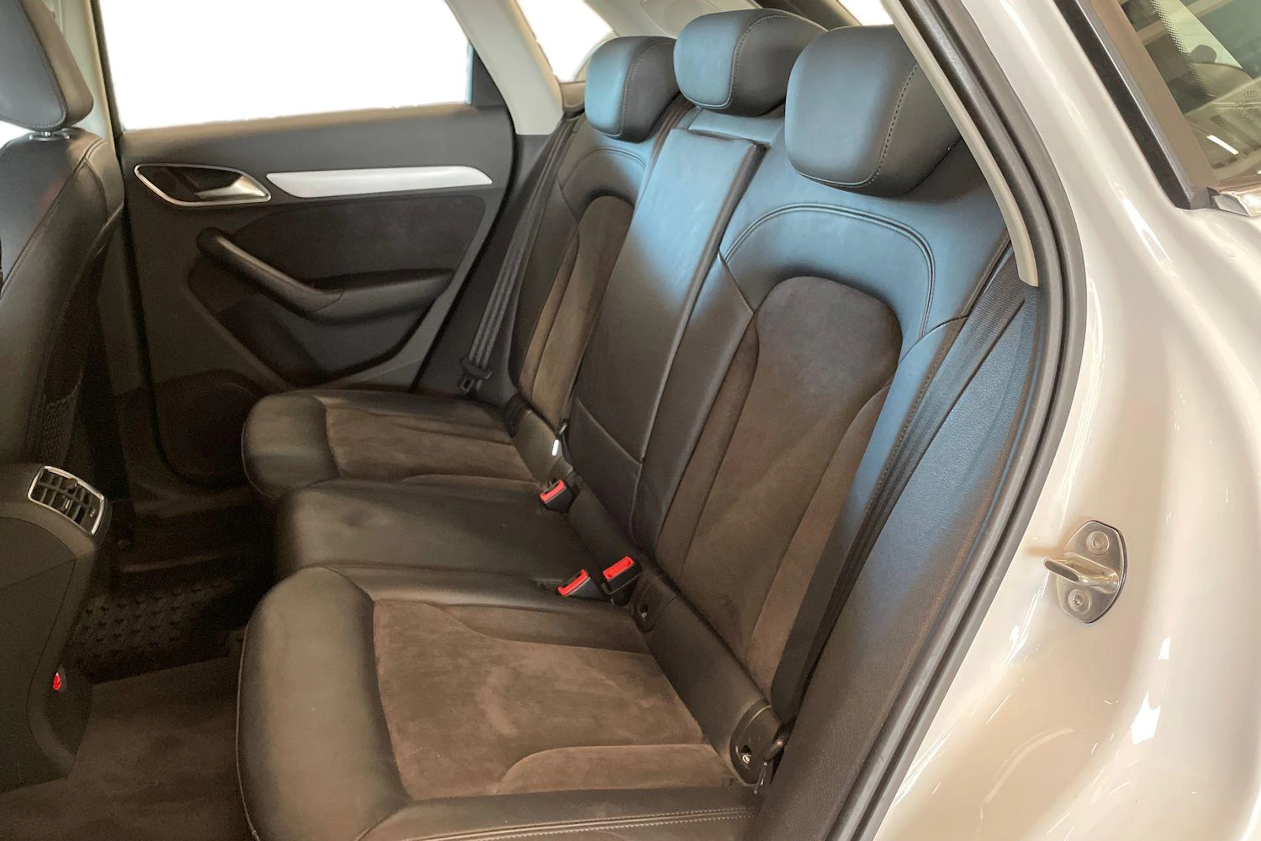 valkoinen Audi Q3 2015 kuva 8.