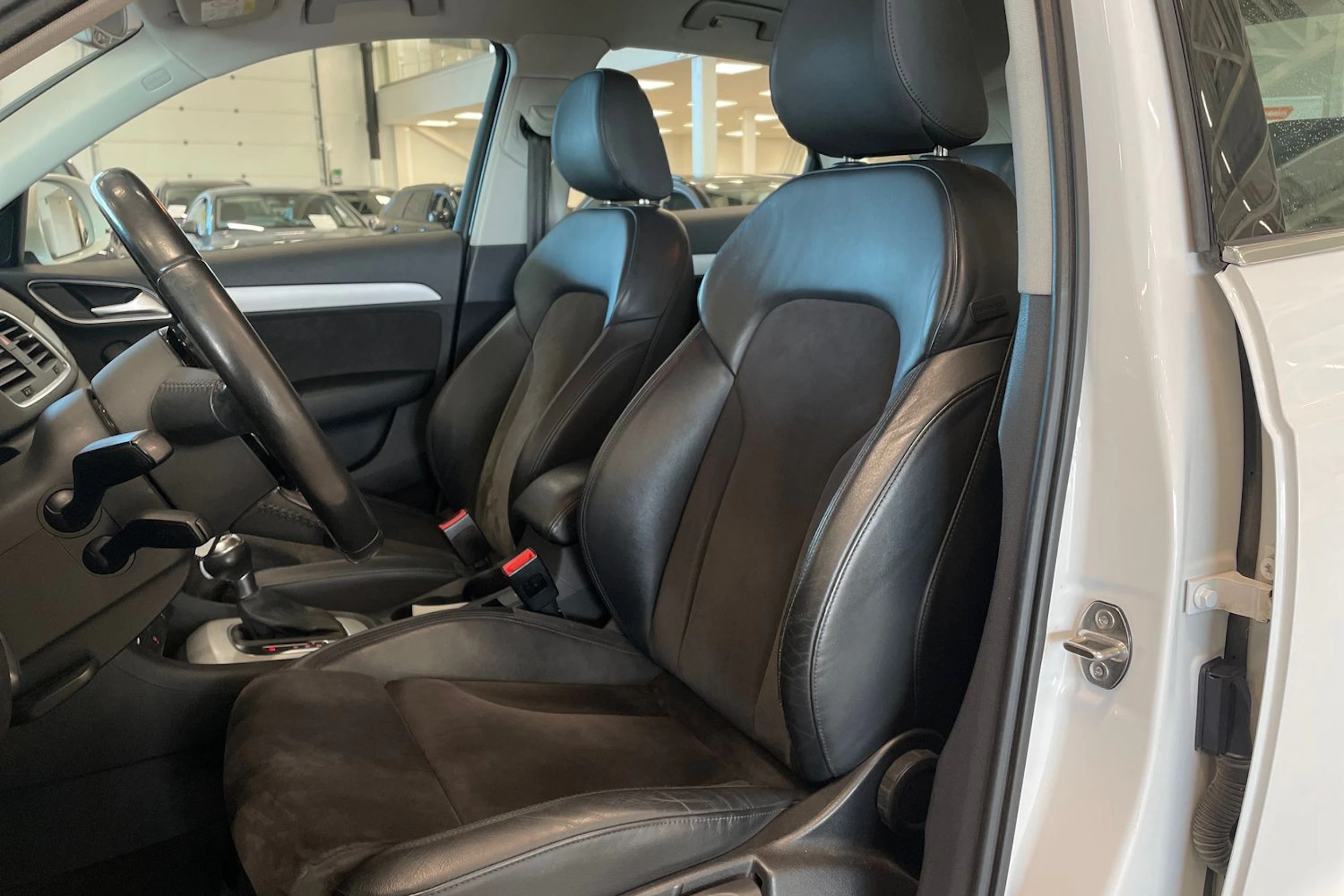 valkoinen Audi Q3 2015 kuva 11.