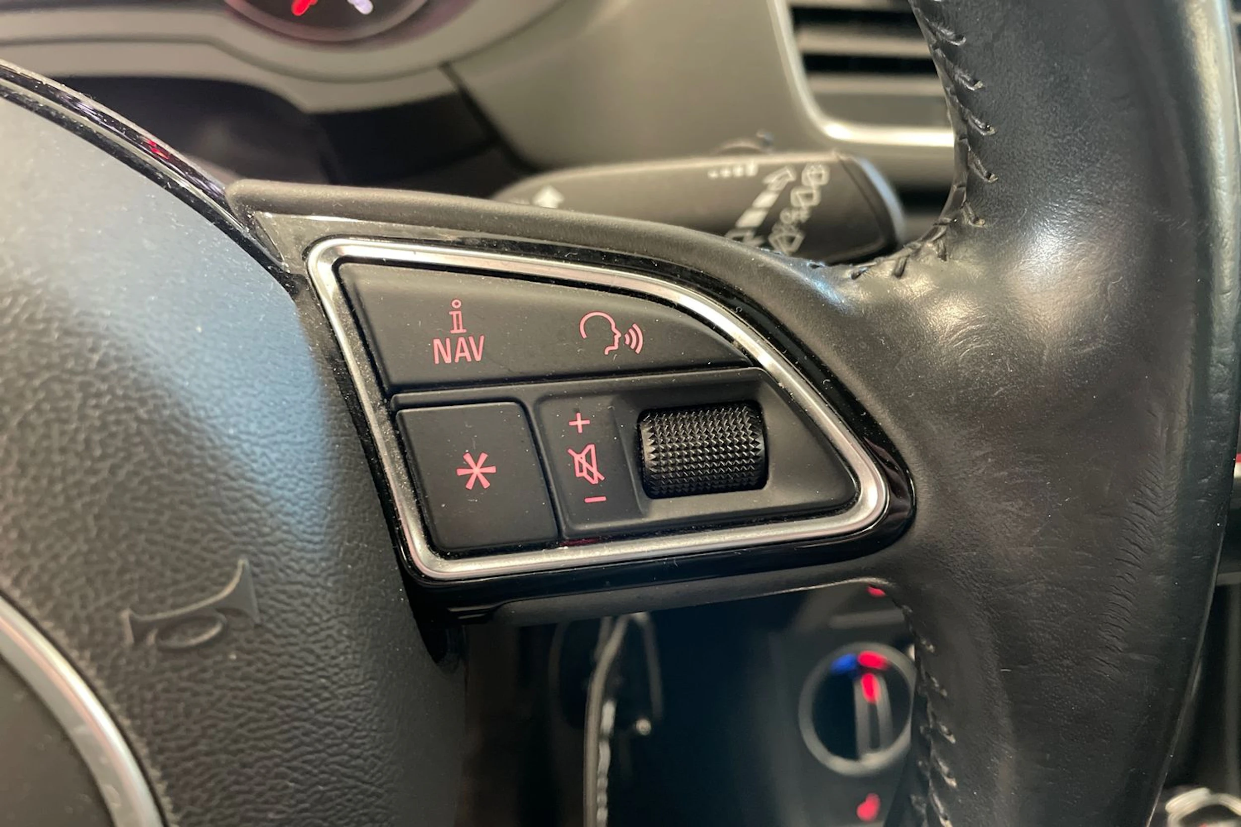 valkoinen Audi Q3 2015 kuva 14.