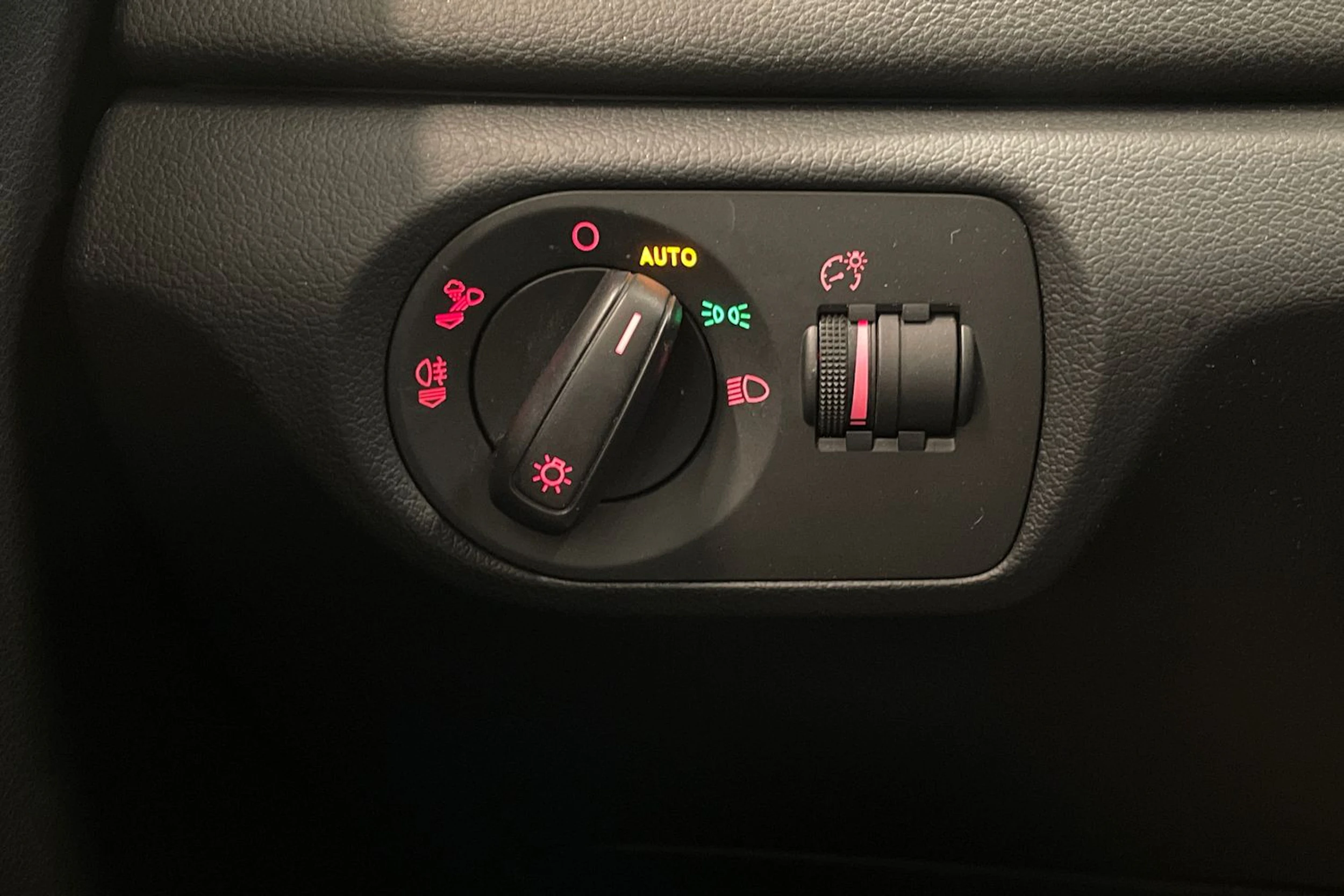 valkoinen Audi Q3 2015 kuva 17.