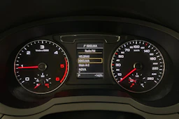 valkoinen Audi Q3 2015 kuva 18.