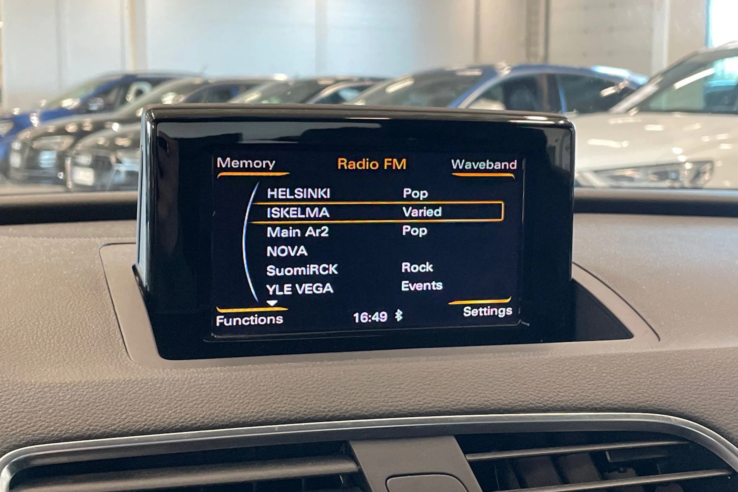 valkoinen Audi Q3 2015 kuva 19.