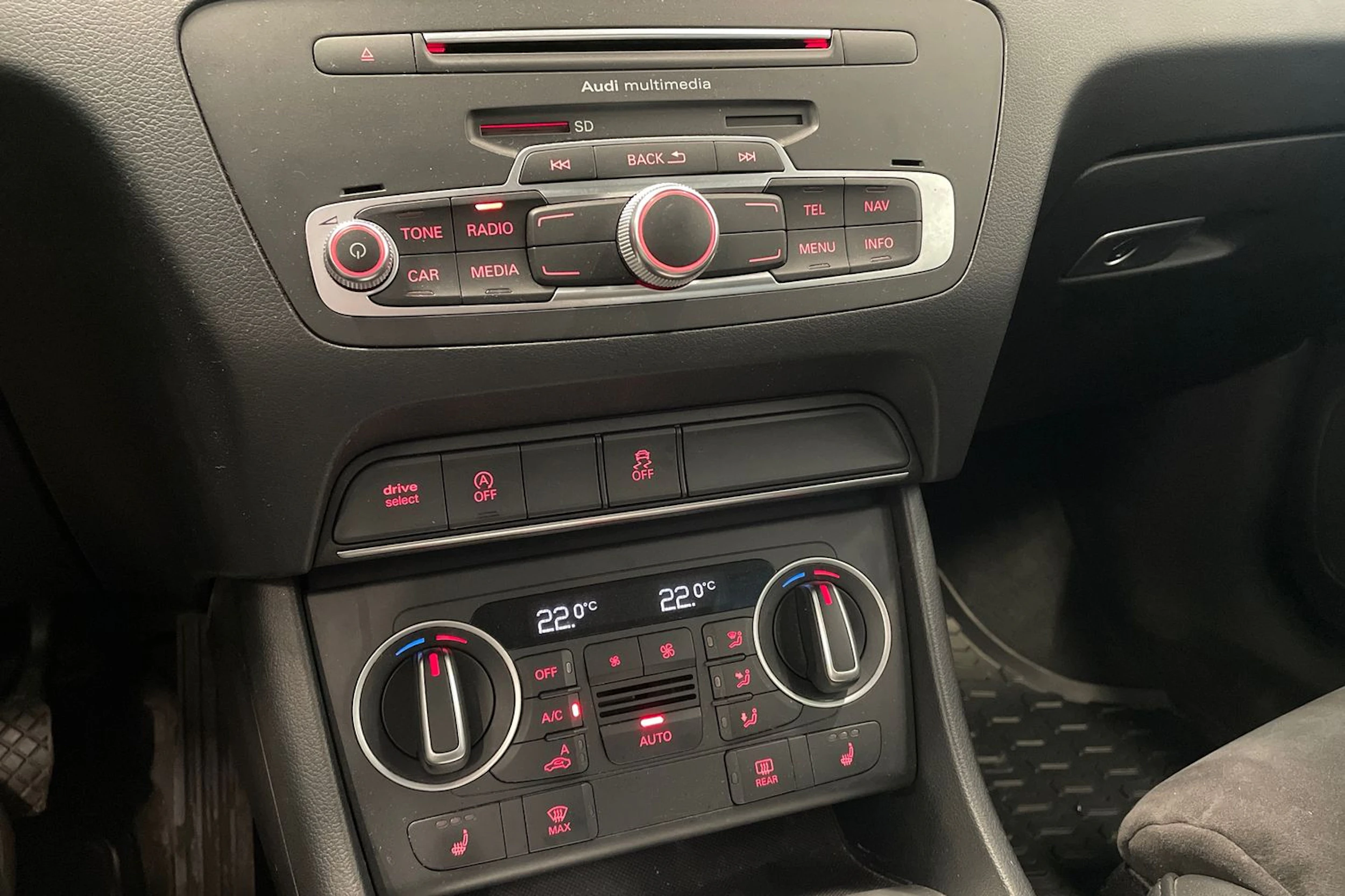 valkoinen Audi Q3 2015 kuva 23.