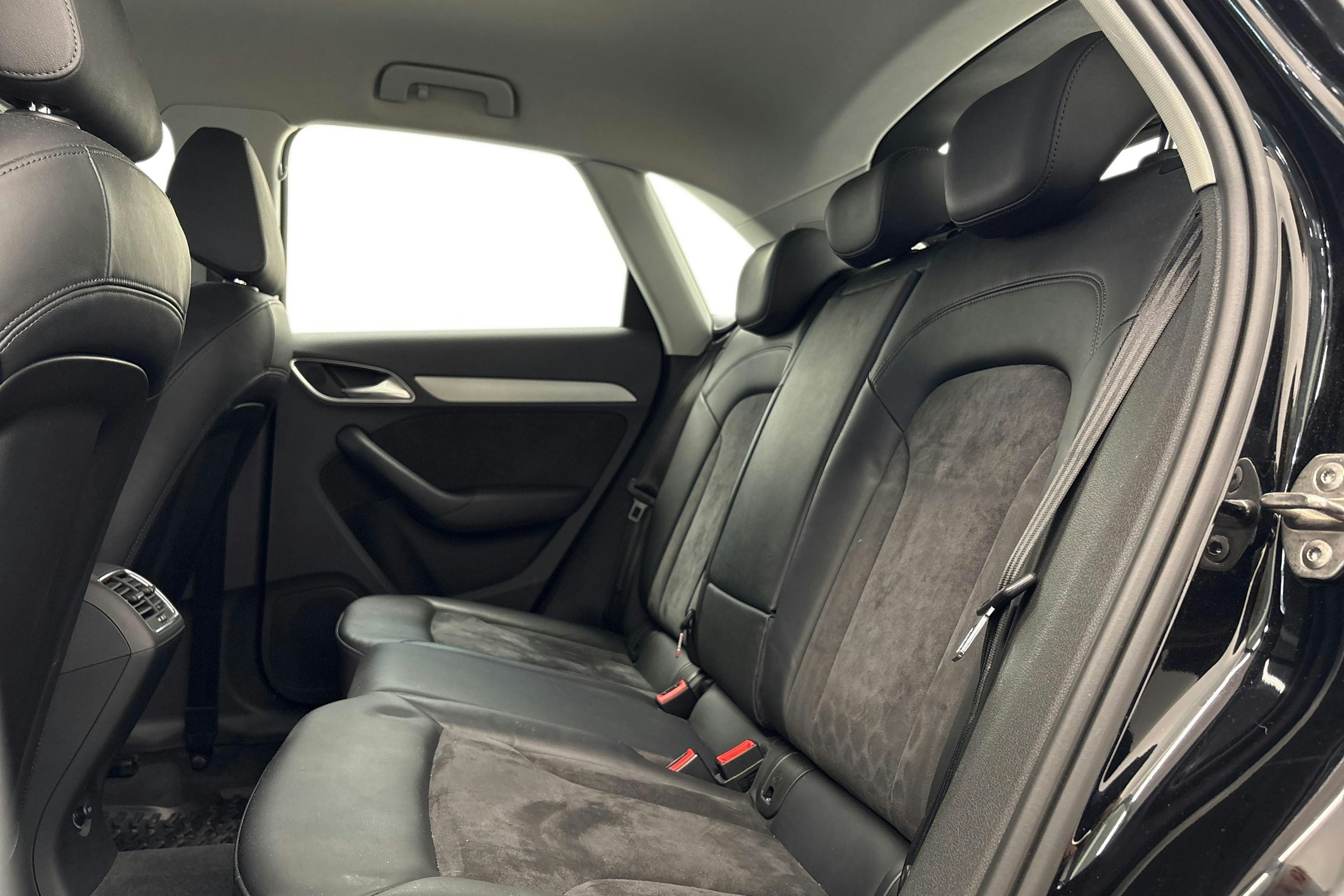 Musta Audi Q3 2015 kuva 10.