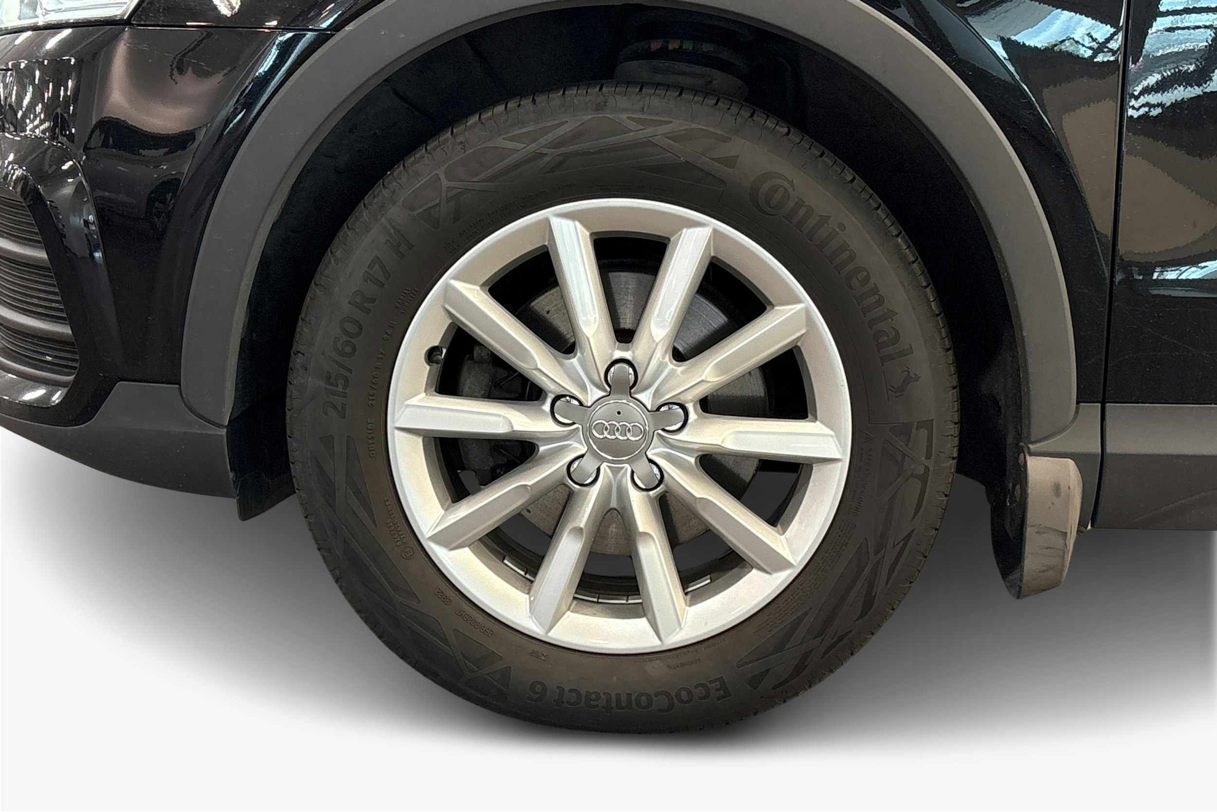 Musta Audi Q3 2015 kuva 11.