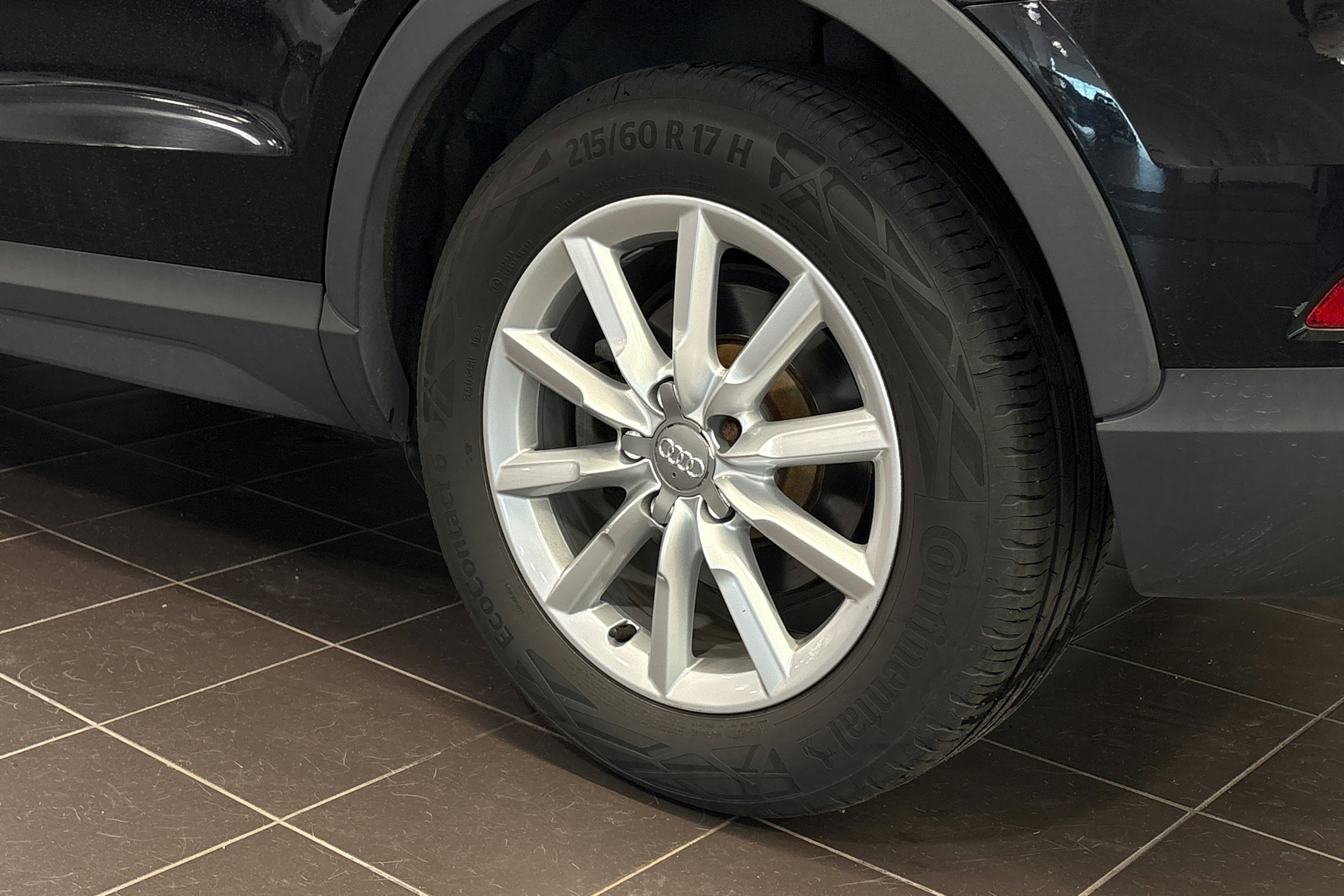 Musta Audi Q3 2015 kuva 13.