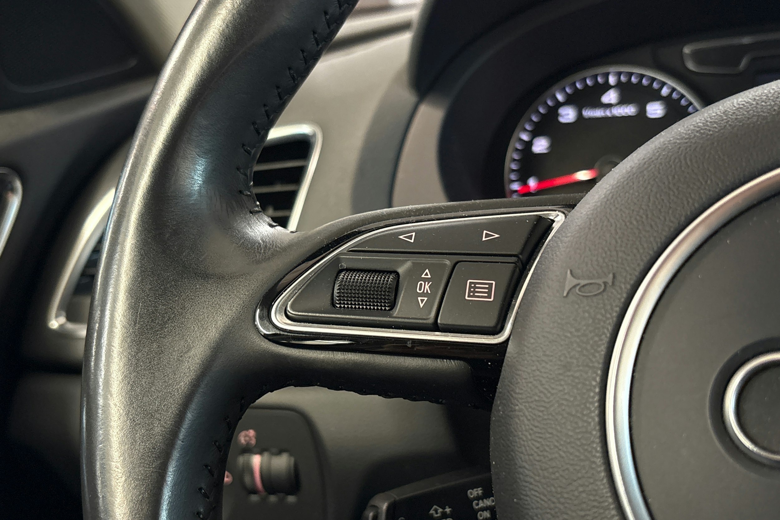 Musta Audi Q3 2015 kuva 18.