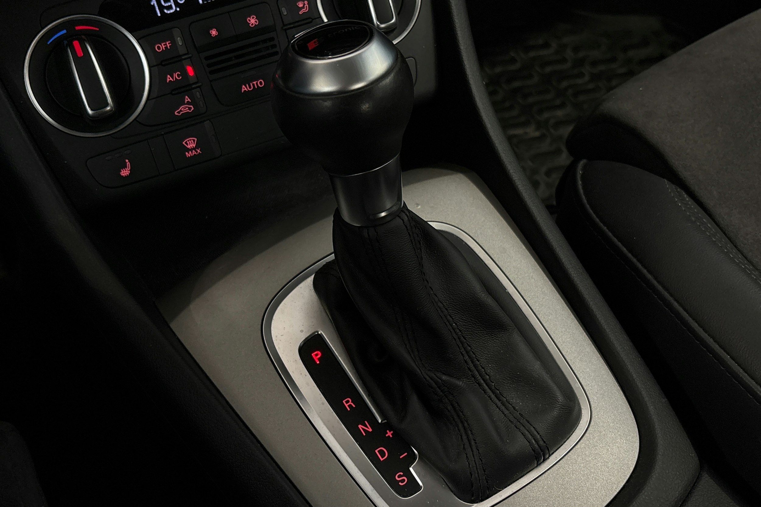 Musta Audi Q3 2015 kuva 22.