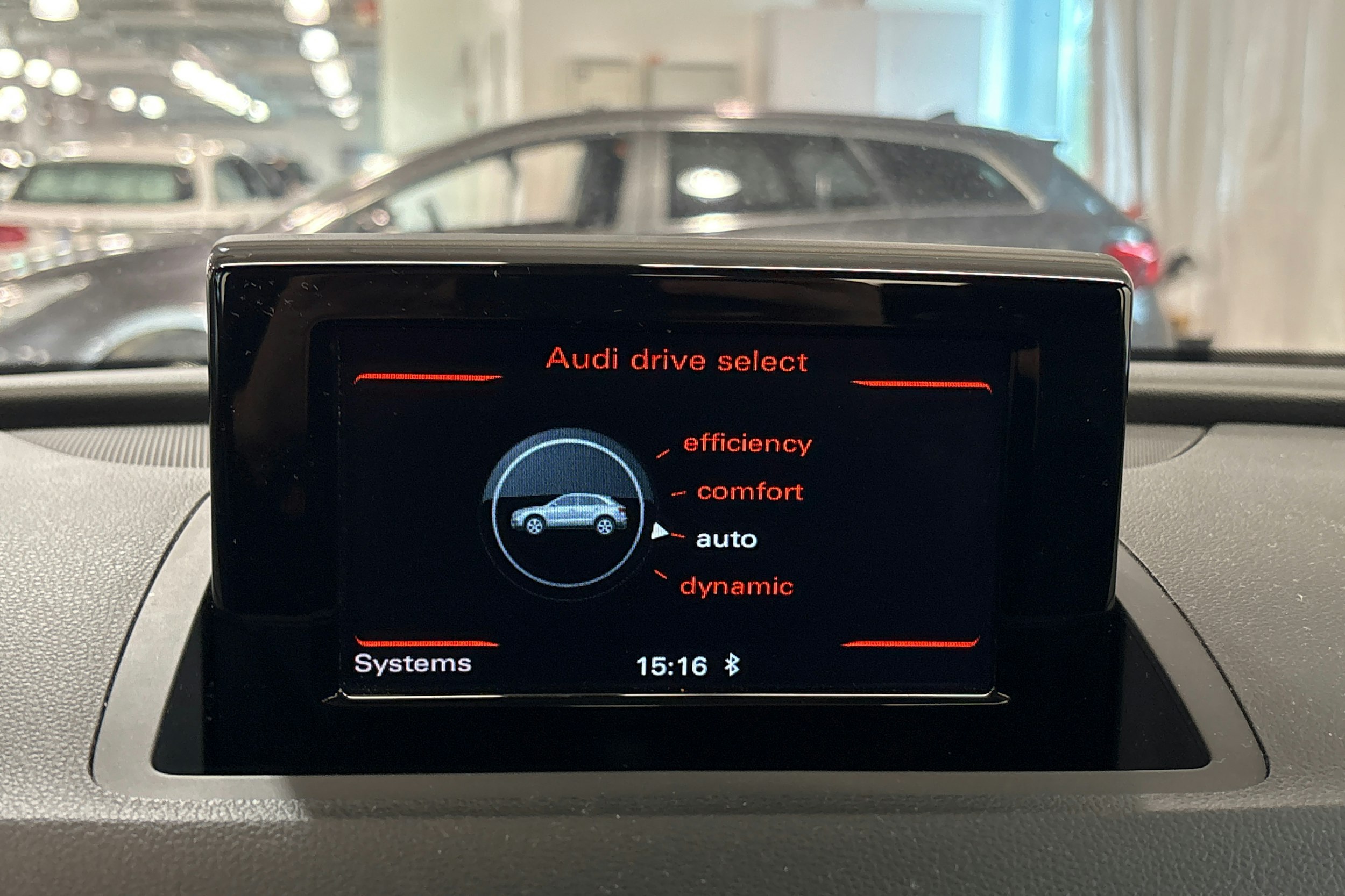 Musta Audi Q3 2015 kuva 26.