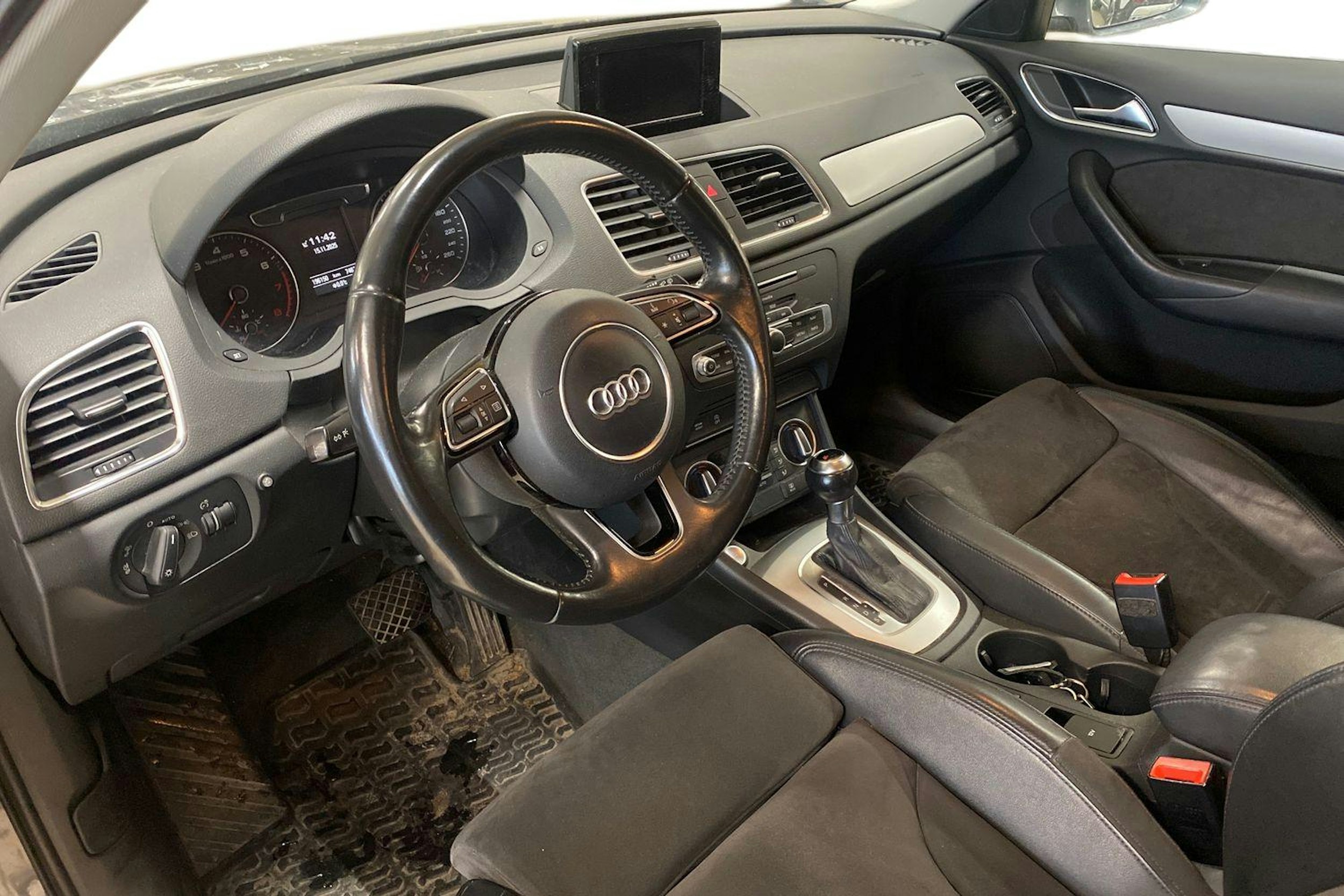 harmaa Audi Q3 2015 kuva 3.