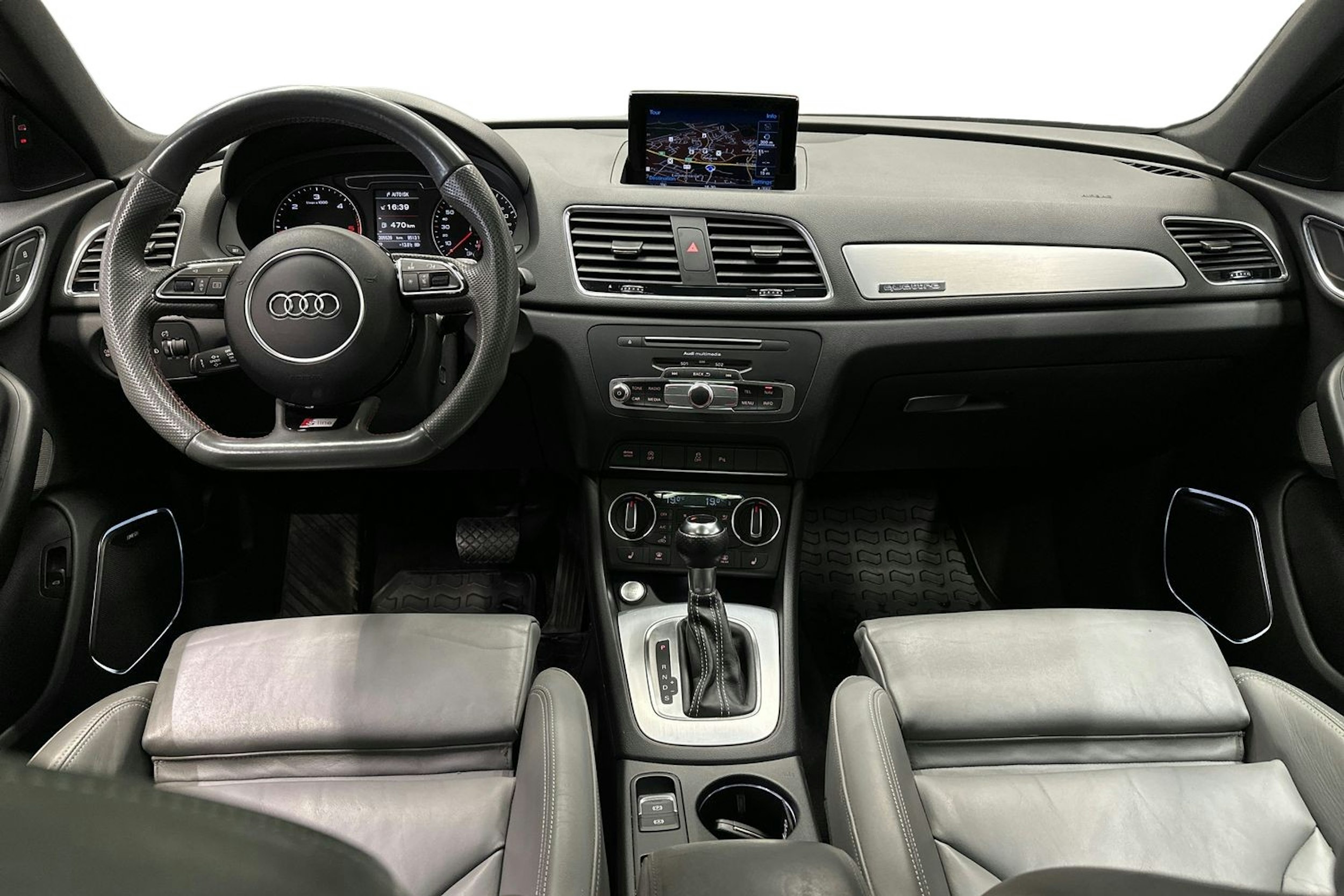 harmaa Audi Q3 2015 kuva 9.