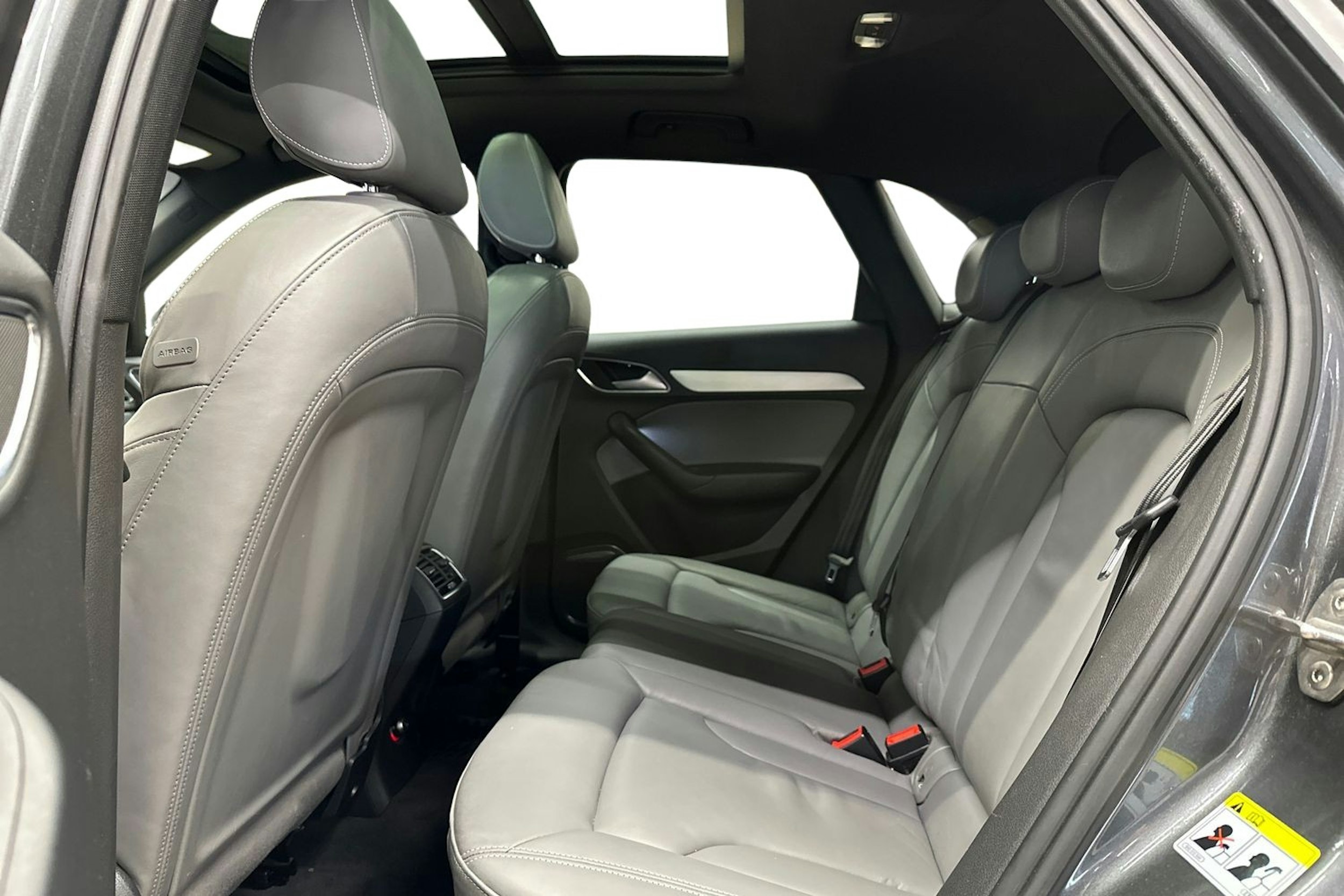 harmaa Audi Q3 2015 kuva 10.
