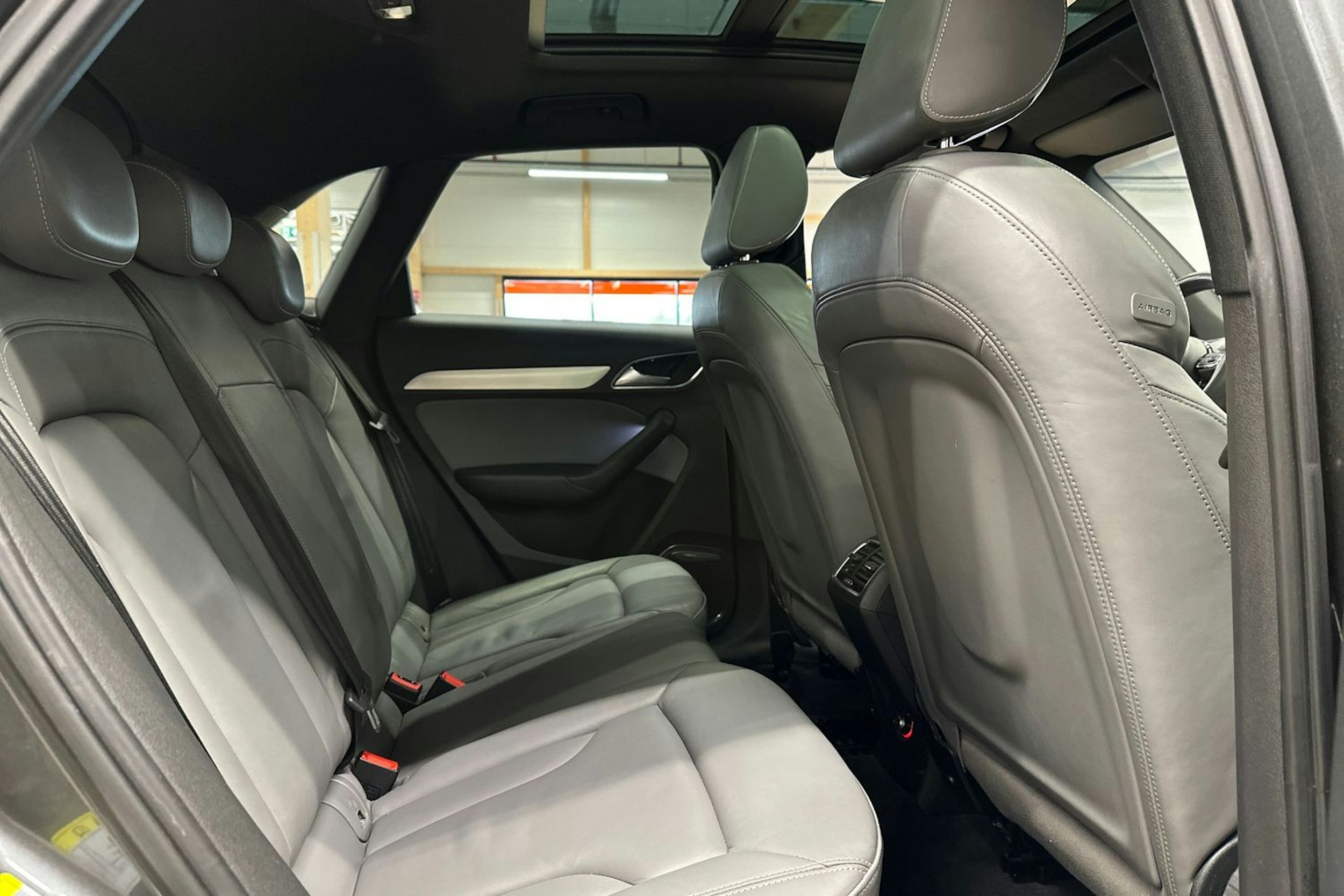 harmaa Audi Q3 2015 kuva 14.