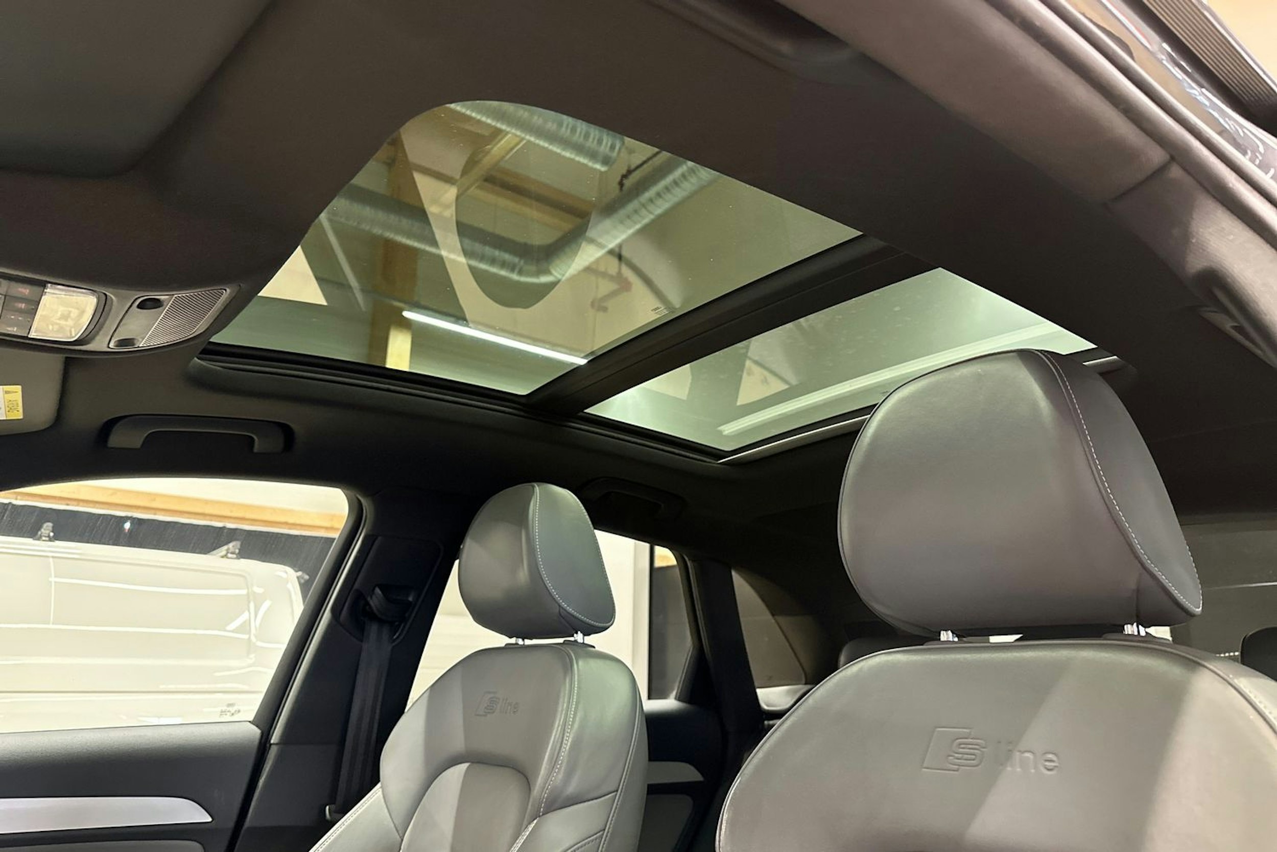harmaa Audi Q3 2015 kuva 20.