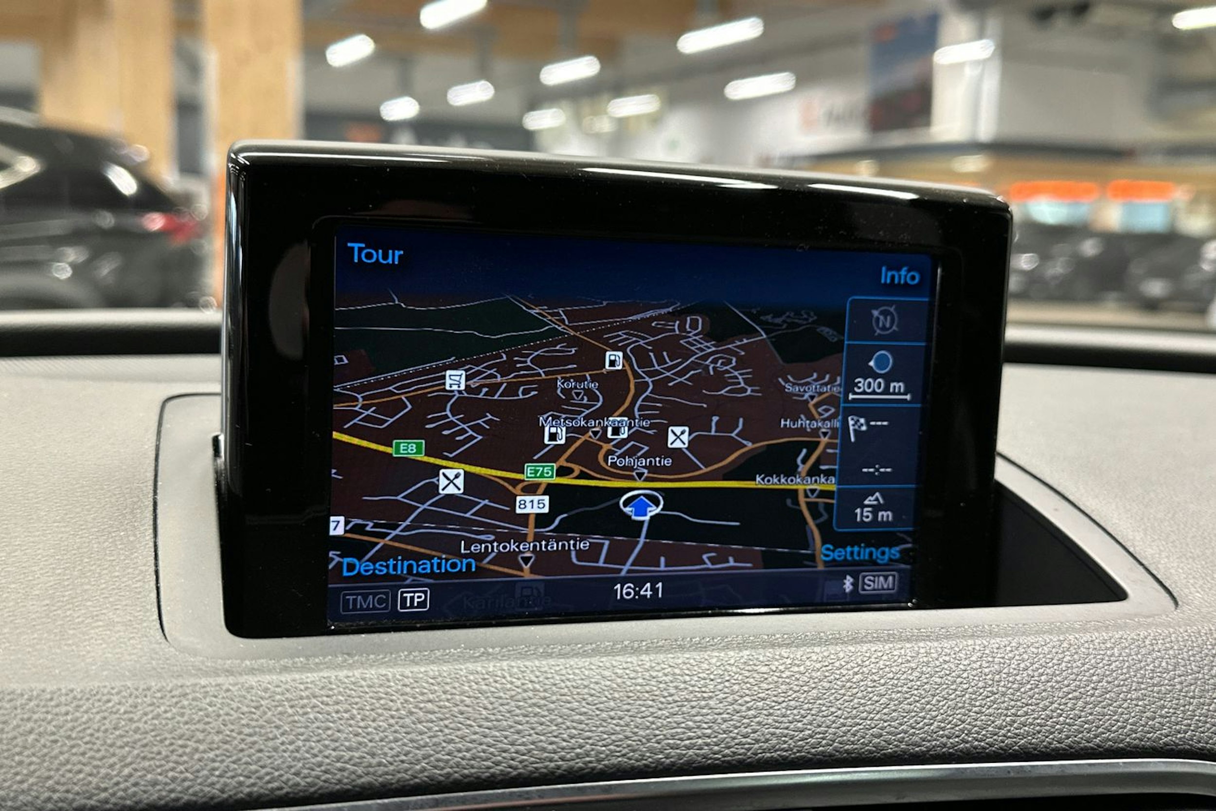 harmaa Audi Q3 2015 kuva 21.