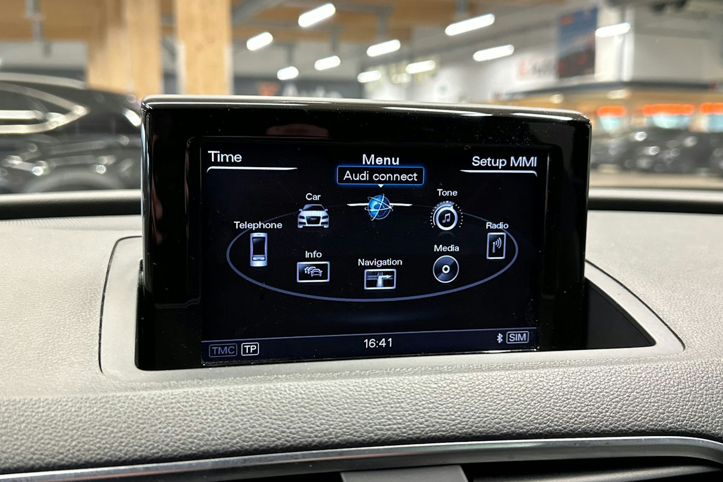 harmaa Audi Q3 2015 kuva 23.