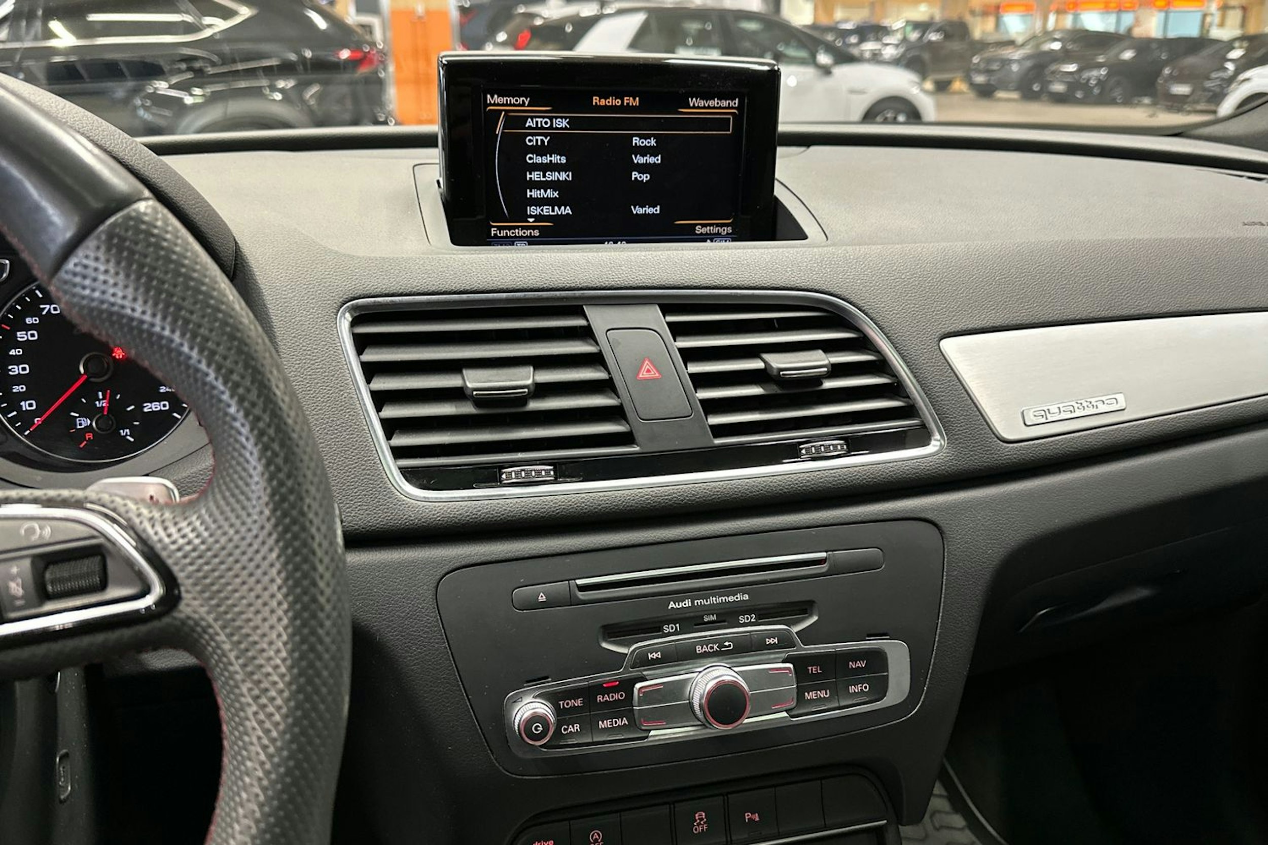 harmaa Audi Q3 2015 kuva 25.