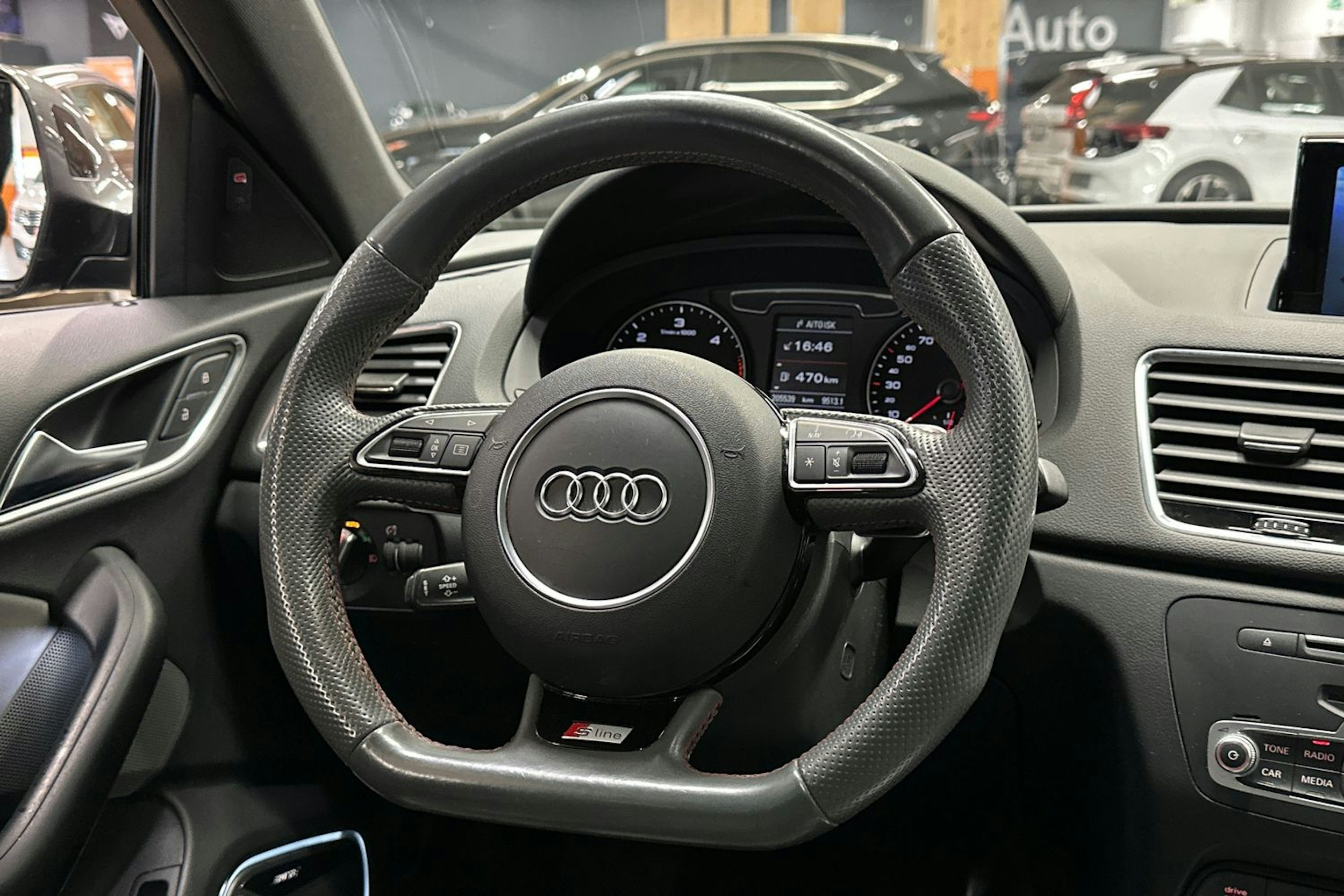 harmaa Audi Q3 2015 kuva 28.