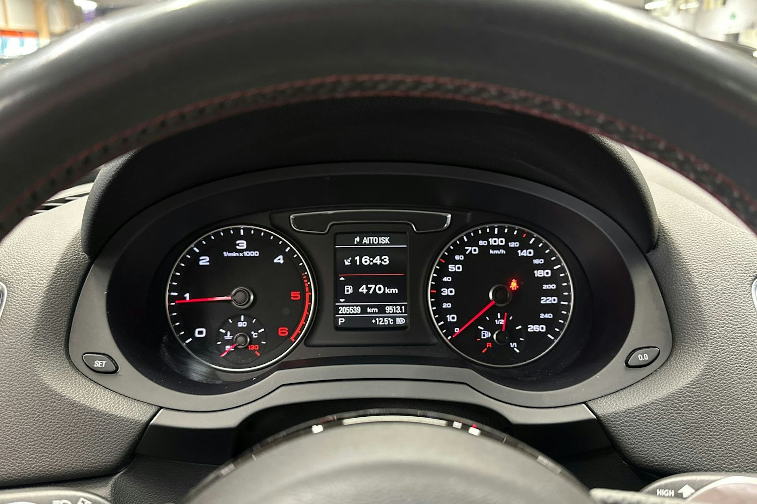 harmaa Audi Q3 2015 kuva 29.