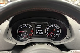 harmaa Audi Q3 2015 kuva 29.