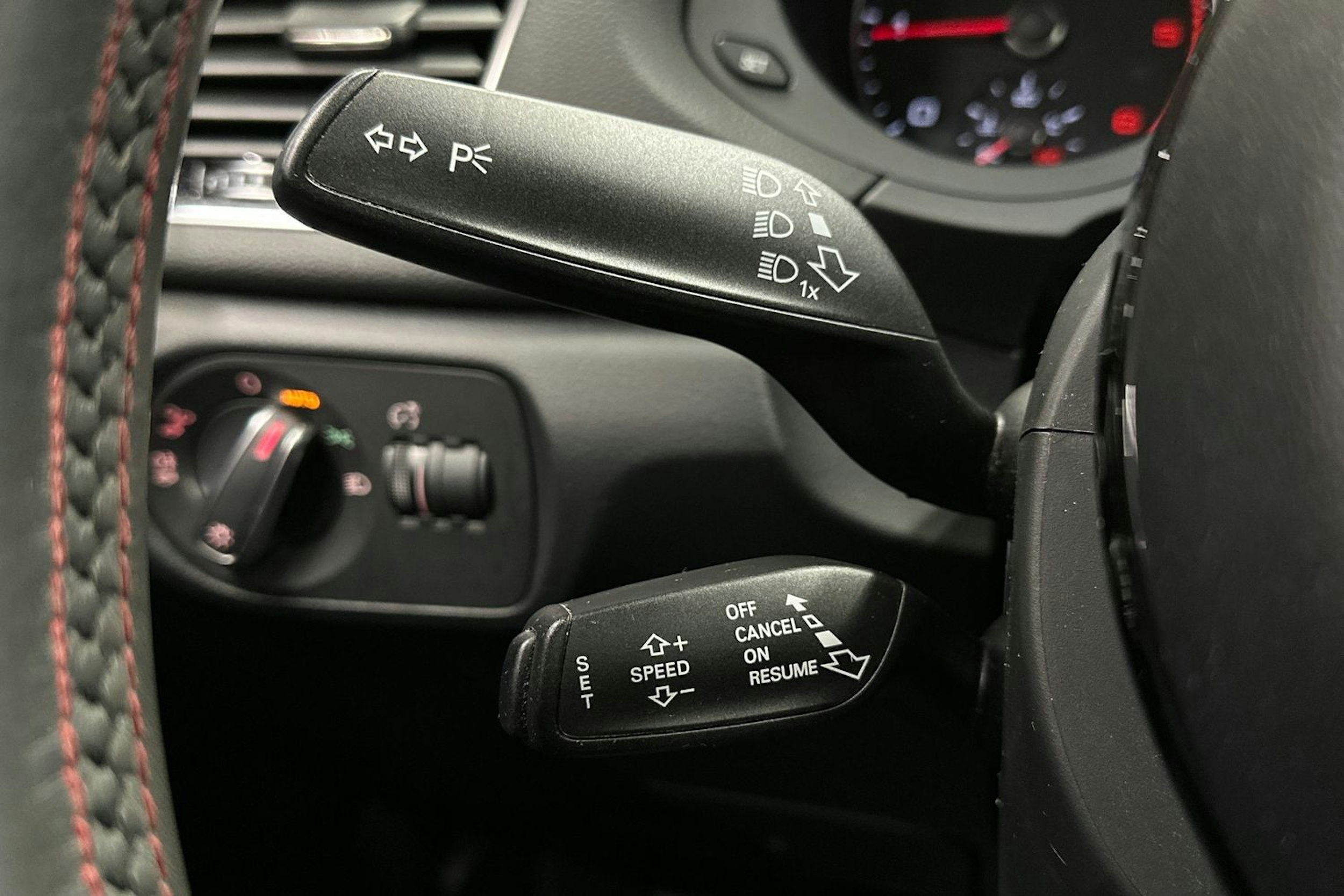 harmaa Audi Q3 2015 kuva 30.