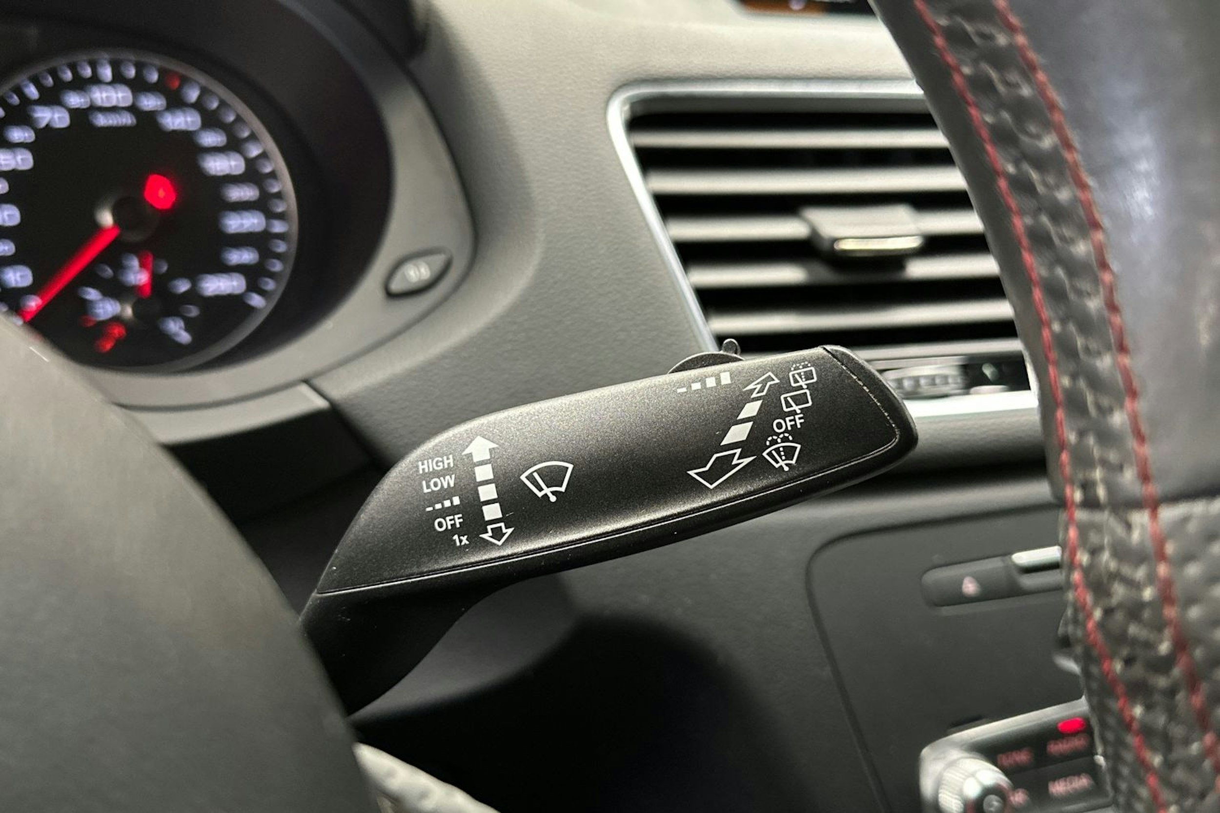 harmaa Audi Q3 2015 kuva 31.
