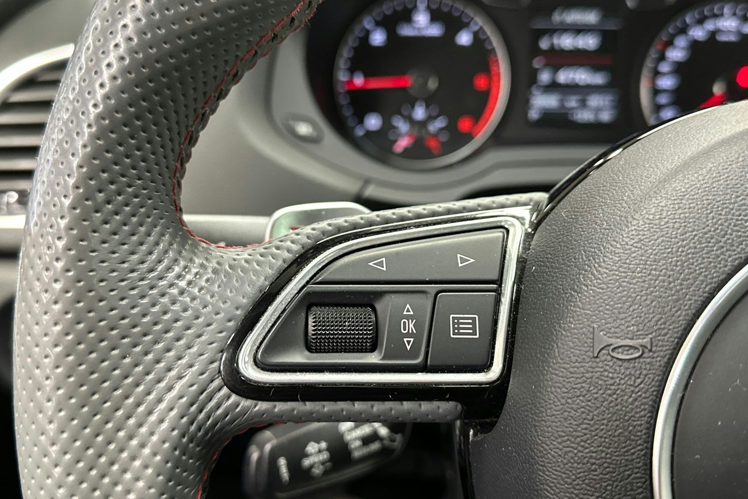 harmaa Audi Q3 2015 kuva 32.
