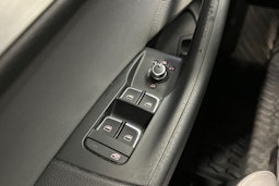 harmaa Audi Q3 2015 kuva 36.