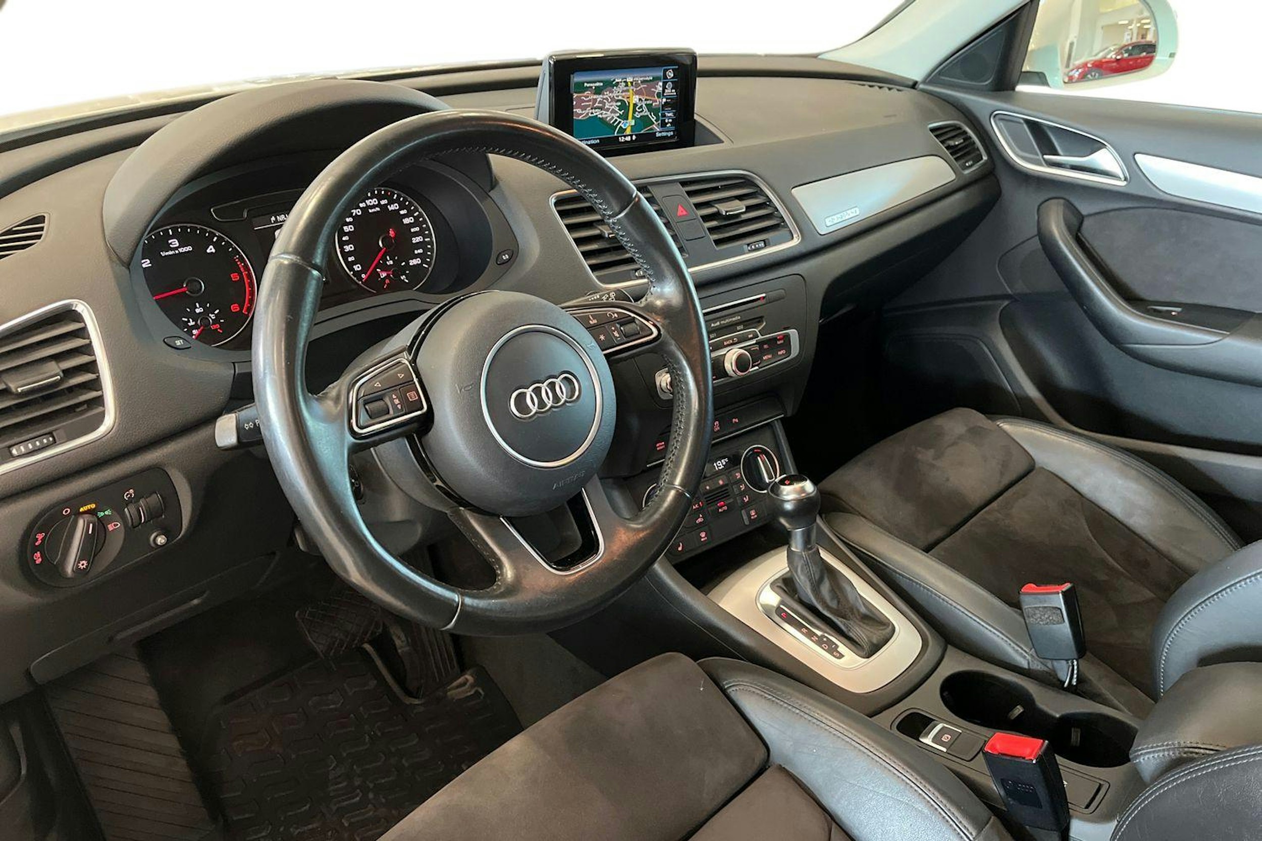 valkoinen Audi Q3 2015 kuva 7.