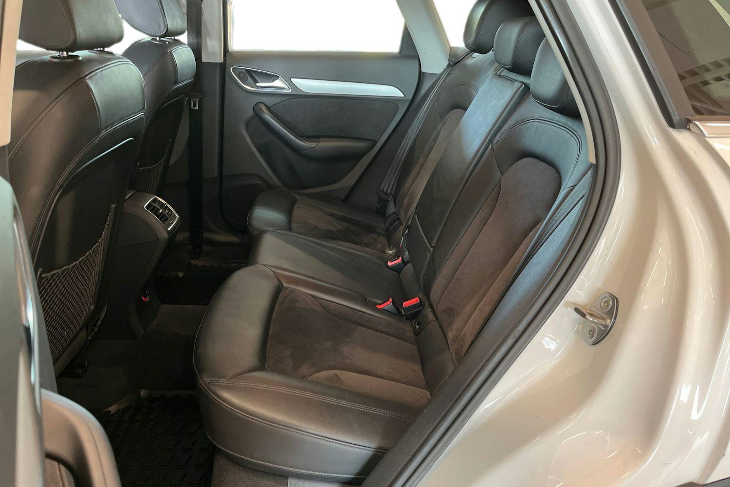 valkoinen Audi Q3 2015 kuva 10.