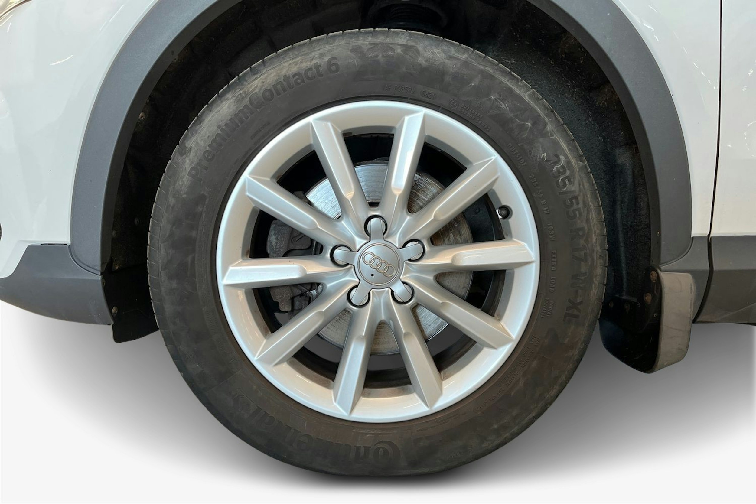 valkoinen Audi Q3 2015 kuva 11.