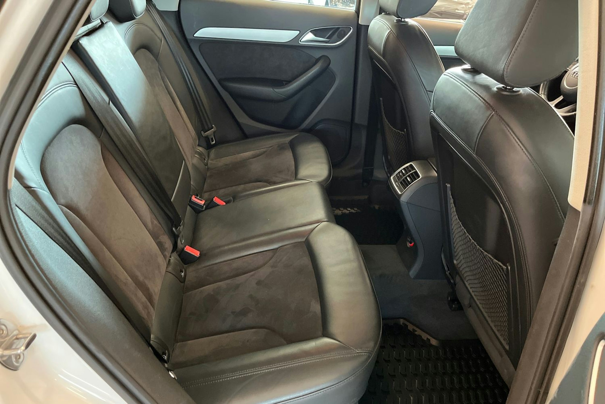 valkoinen Audi Q3 2015 kuva 15.