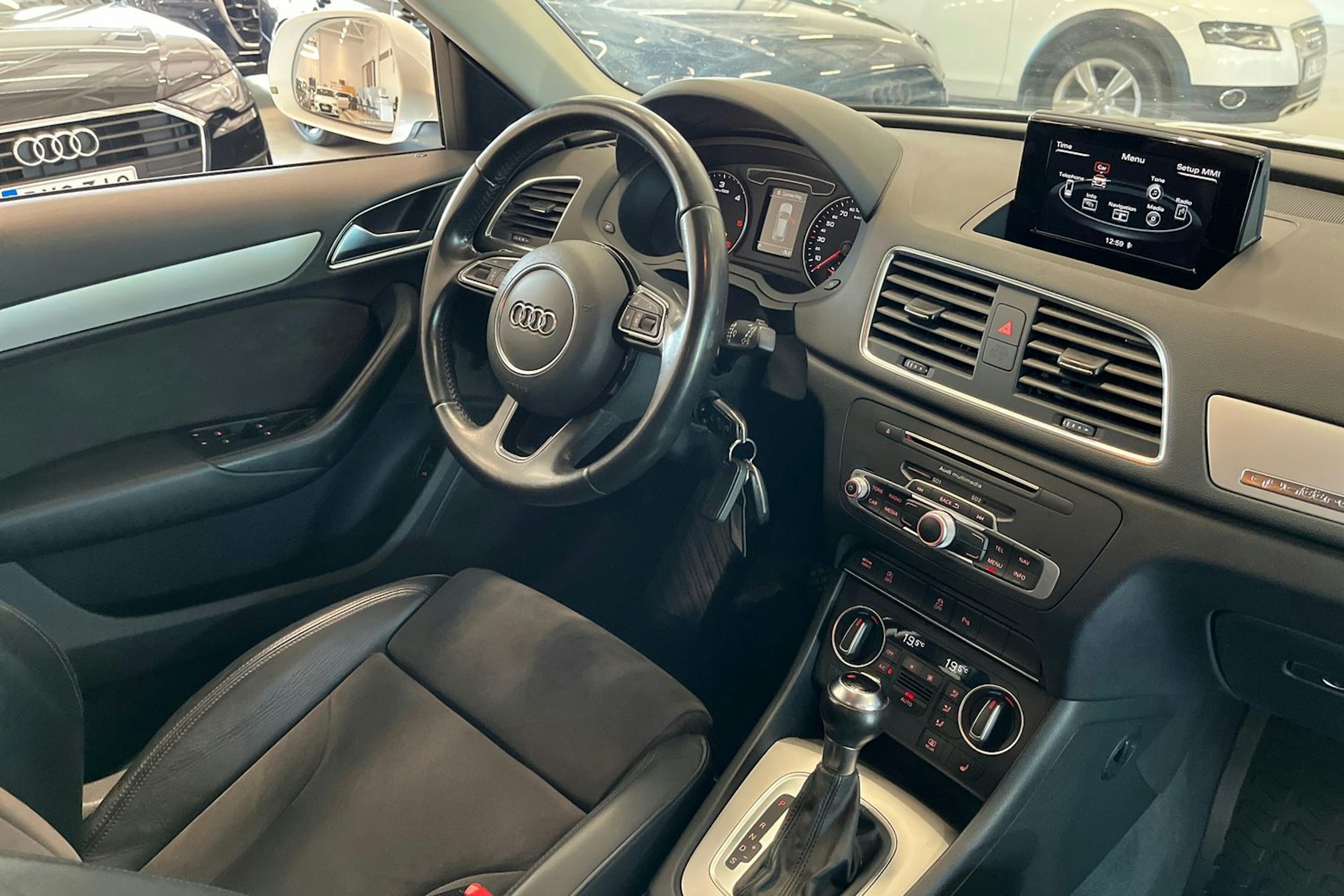 valkoinen Audi Q3 2015 kuva 16.