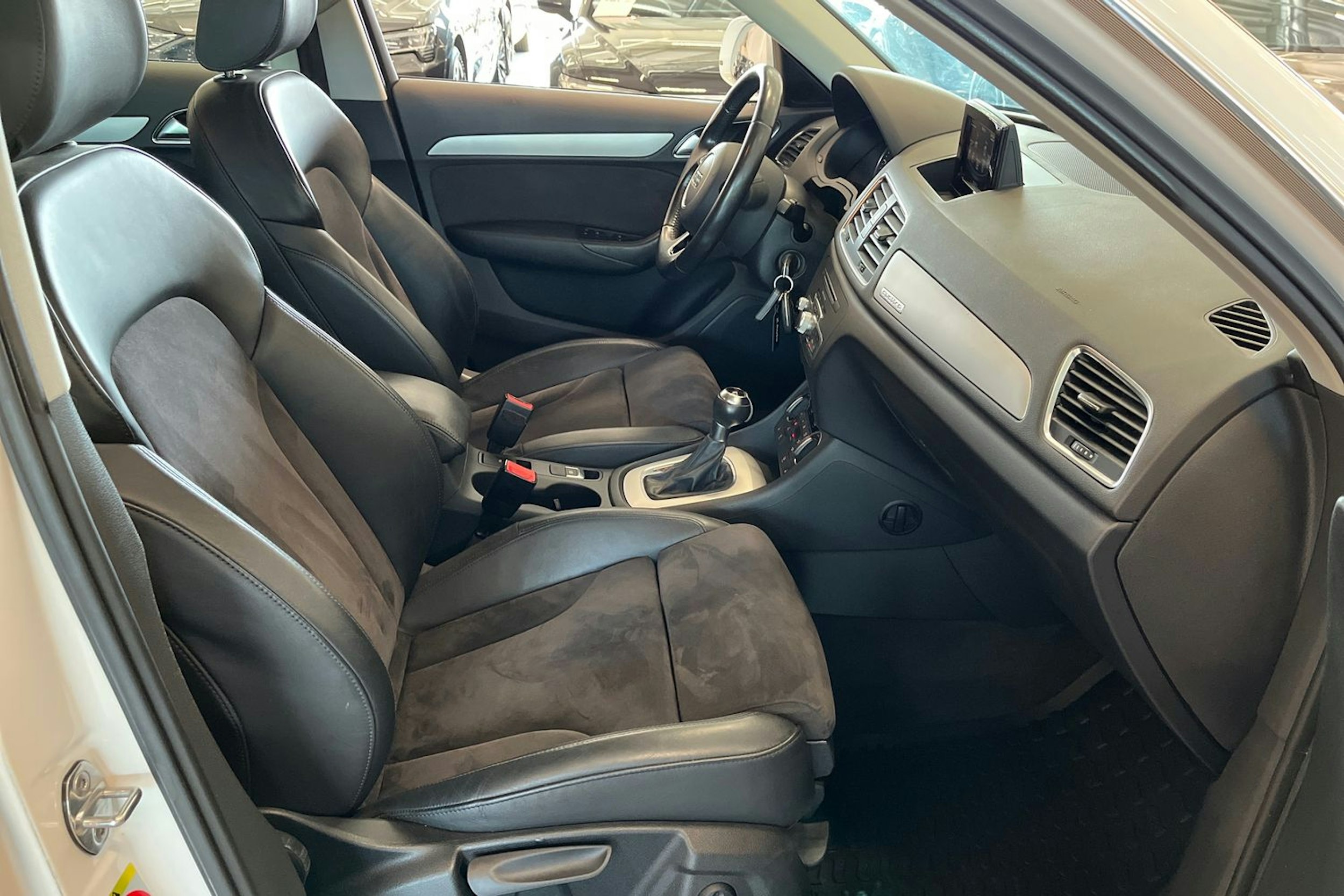 valkoinen Audi Q3 2015 kuva 17.