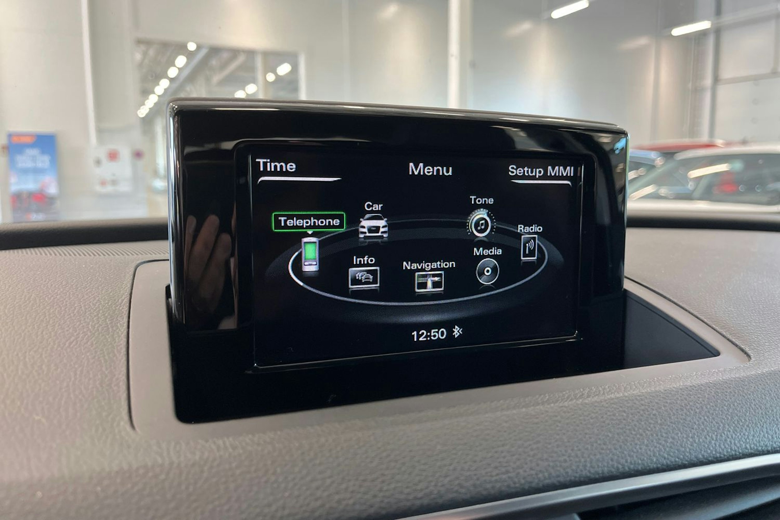 valkoinen Audi Q3 2015 kuva 23.