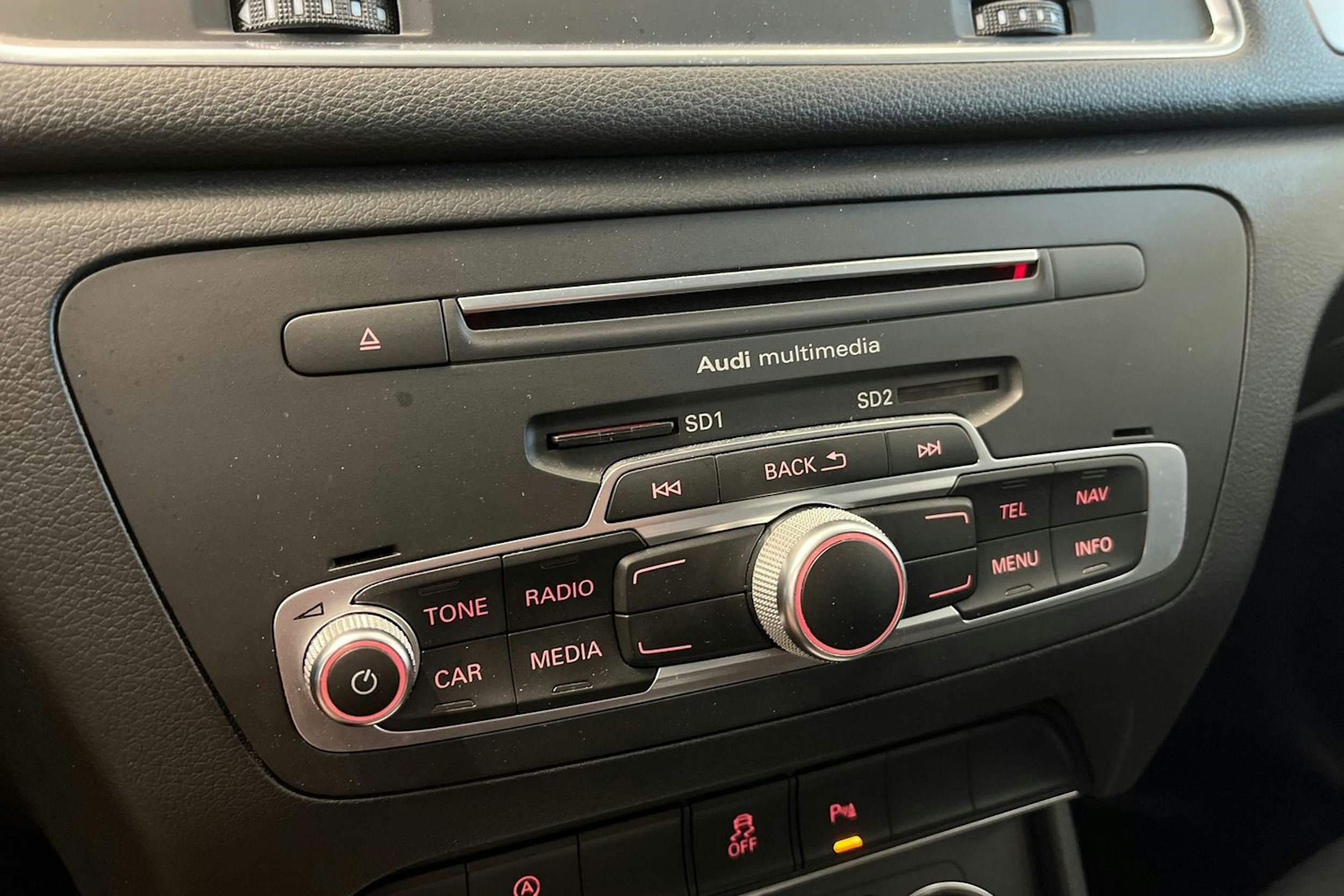 valkoinen Audi Q3 2015 kuva 28.