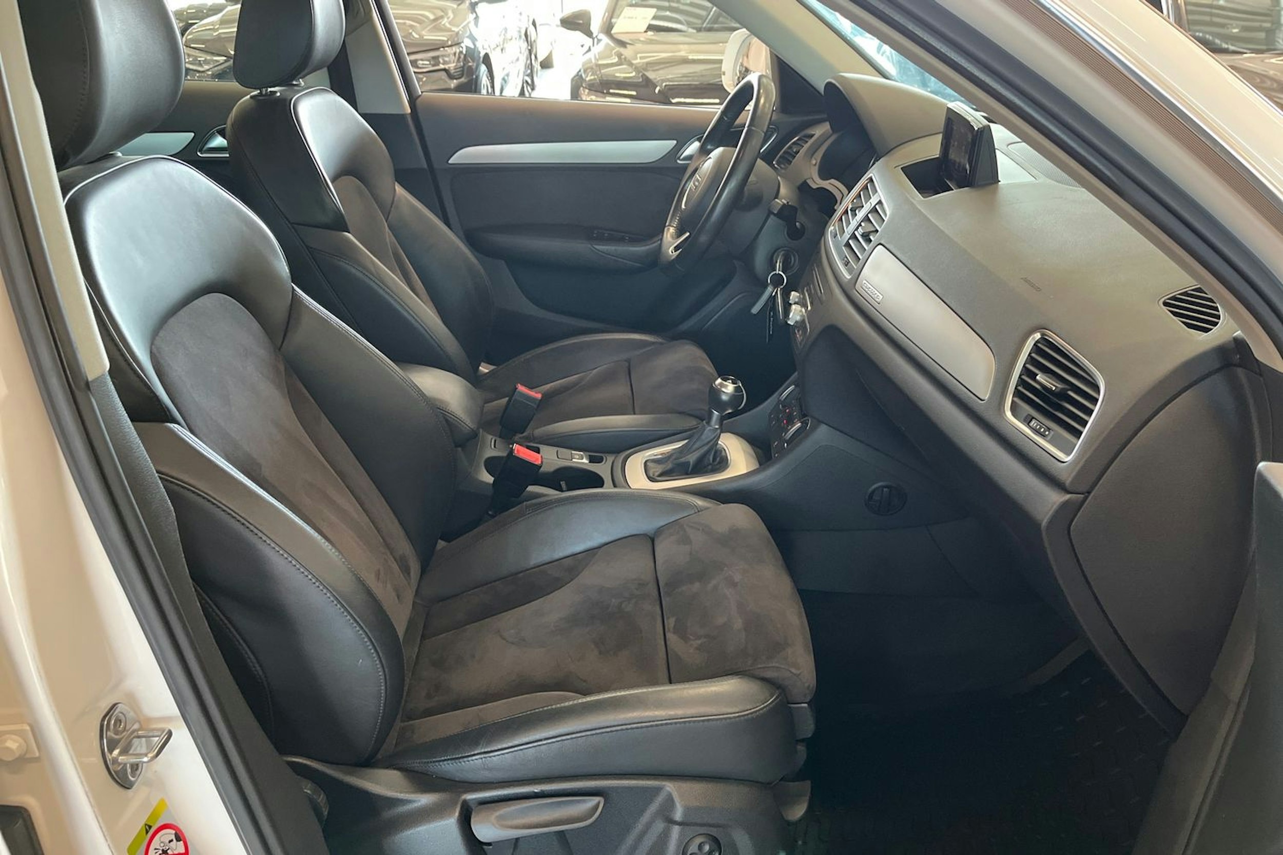 valkoinen Audi Q3 2015 kuva 32.
