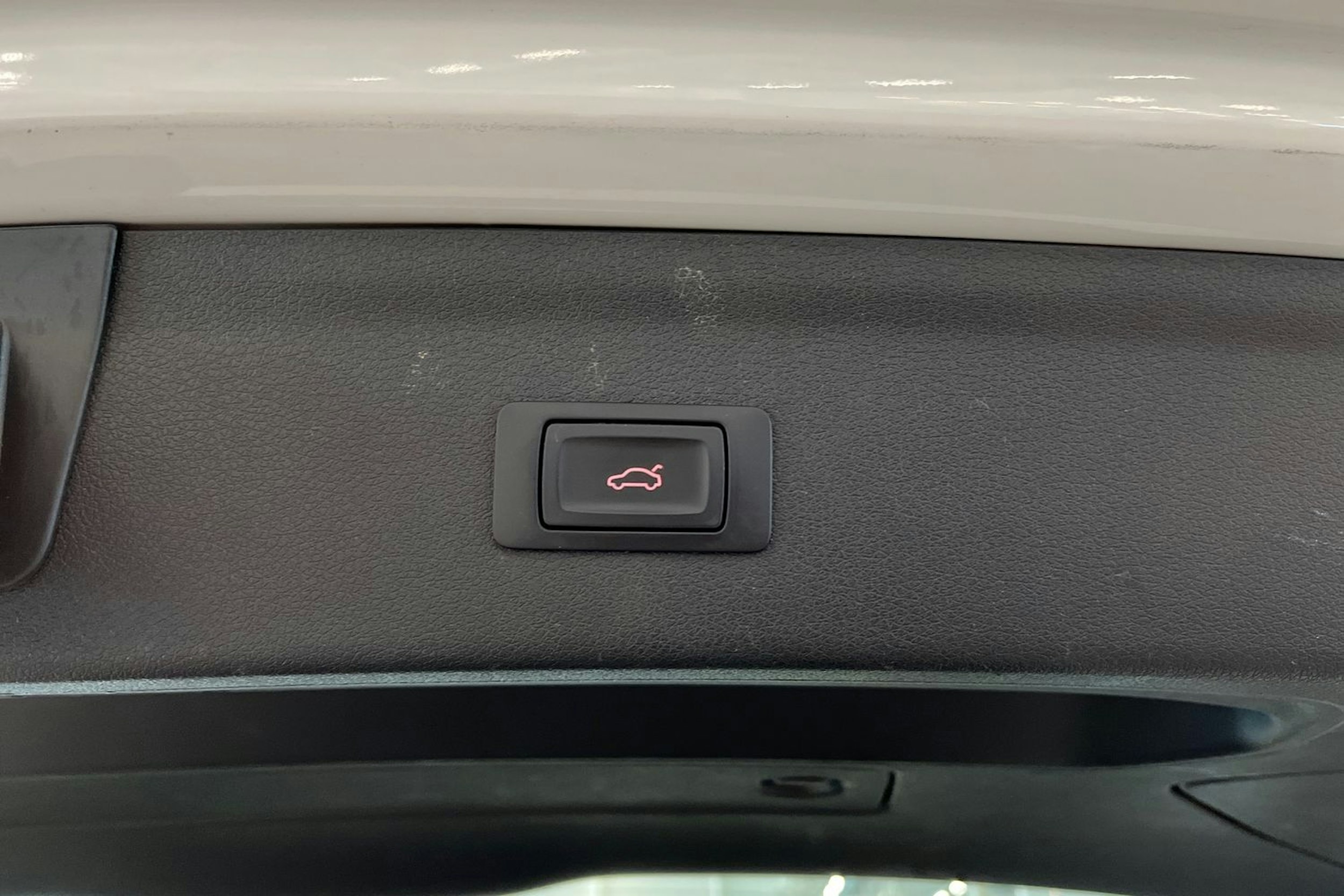 valkoinen Audi Q3 2015 kuva 39.