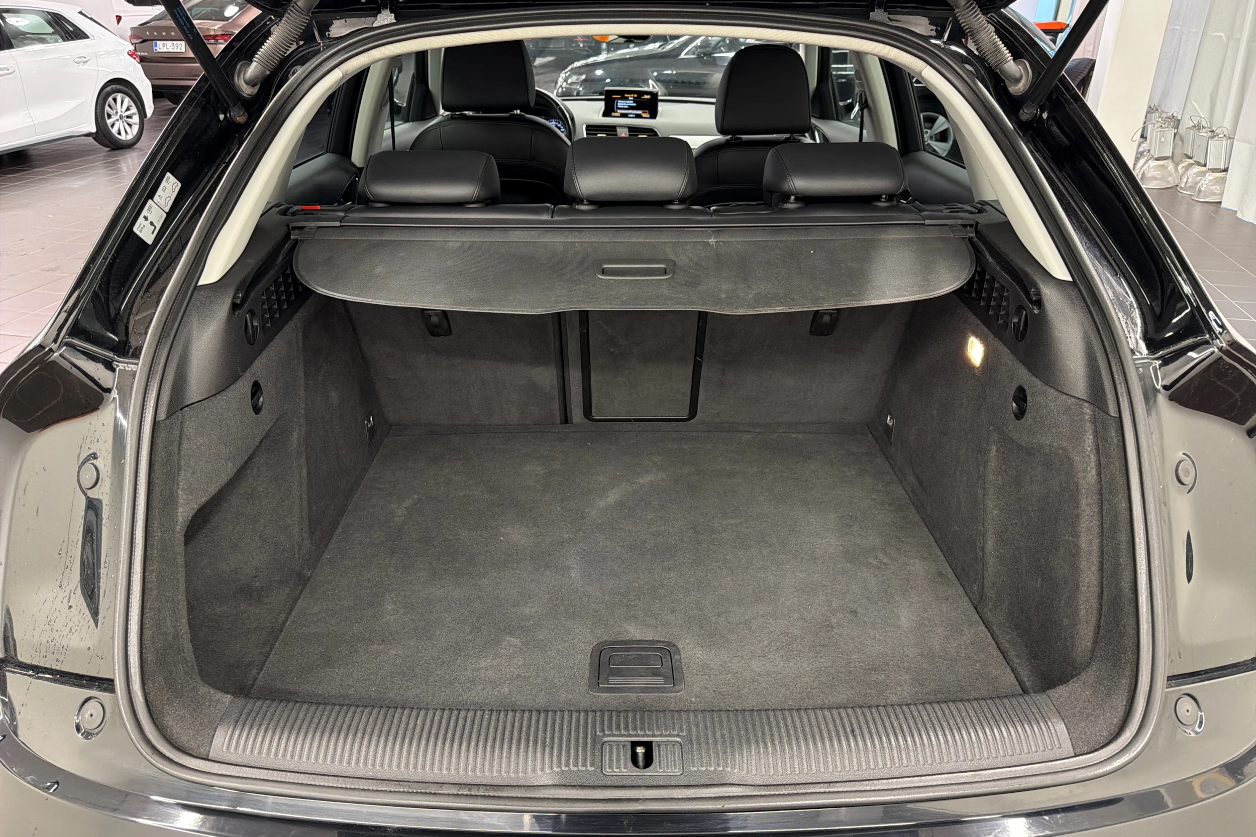 musta Audi Q3 2015 kuva 11.