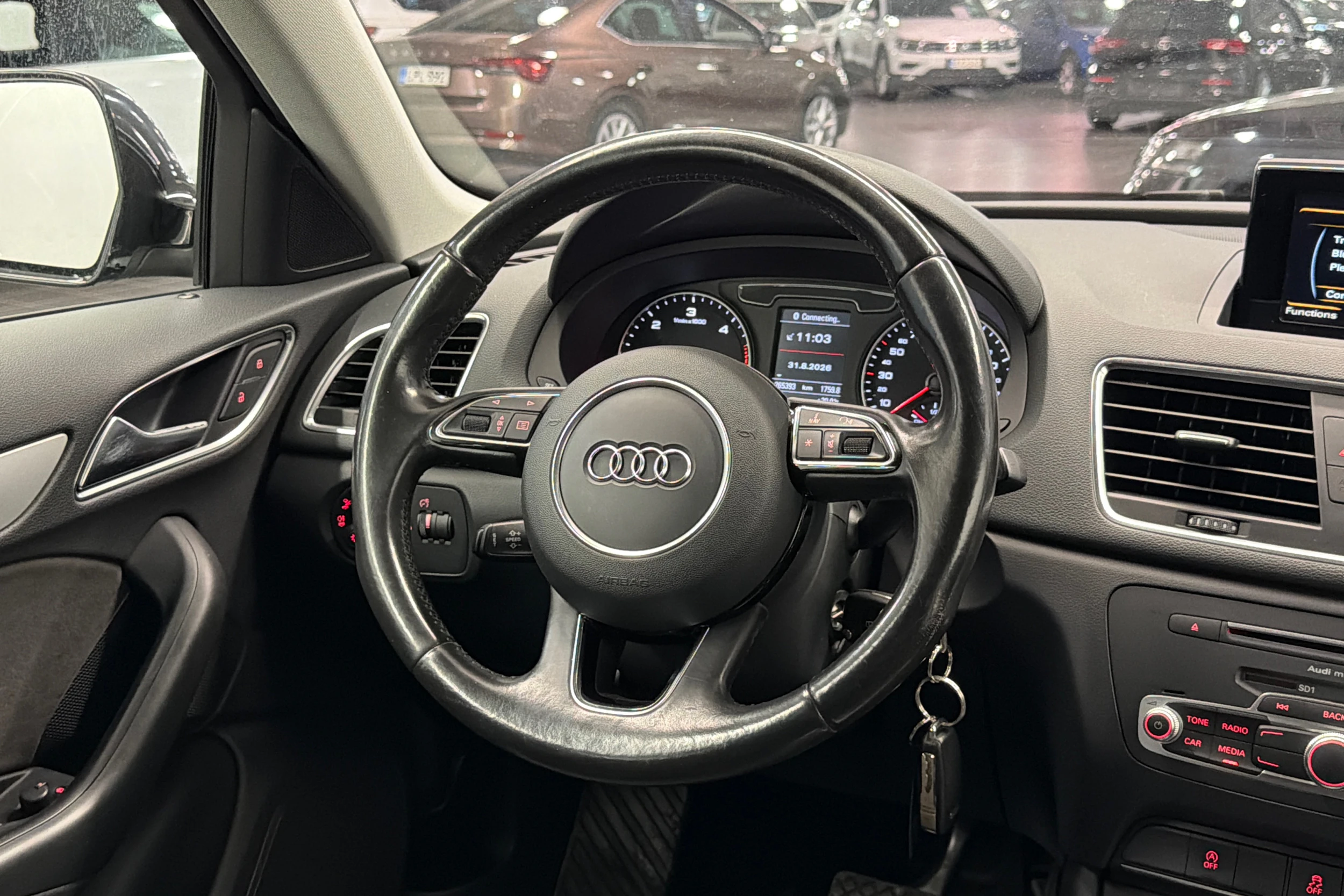 musta Audi Q3 2015 kuva 13.